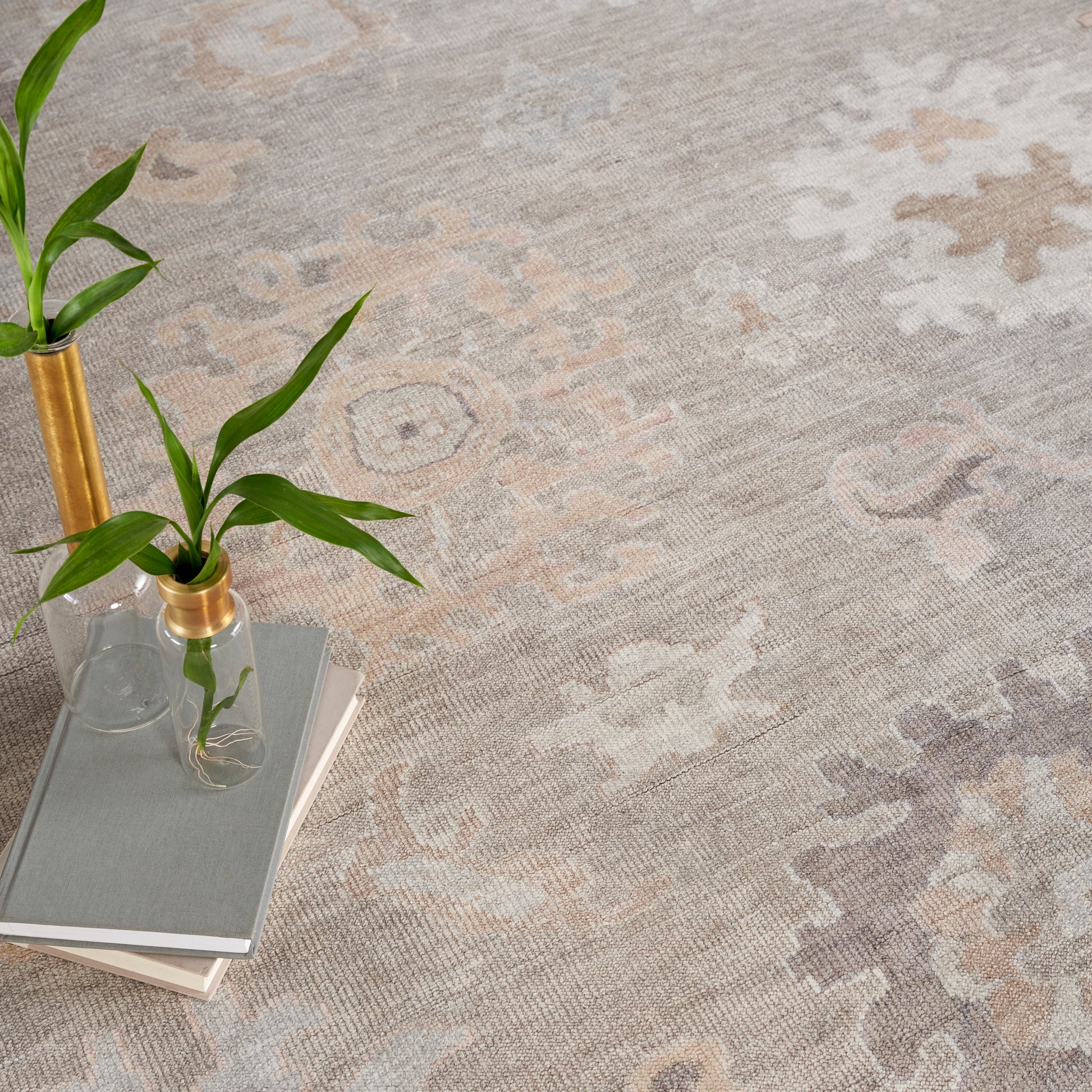 Nourison Home Aldora  Silver Blue  Traditional