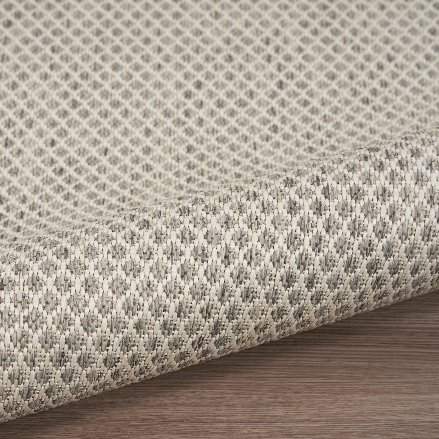 Nourison Home Courtyard  Ivory Silver  Contemporary