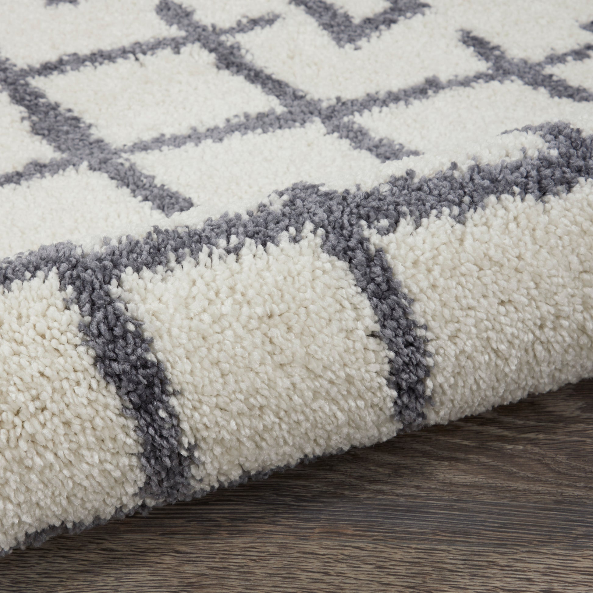 Nourison Home Moroccan Shag  White  Transitional