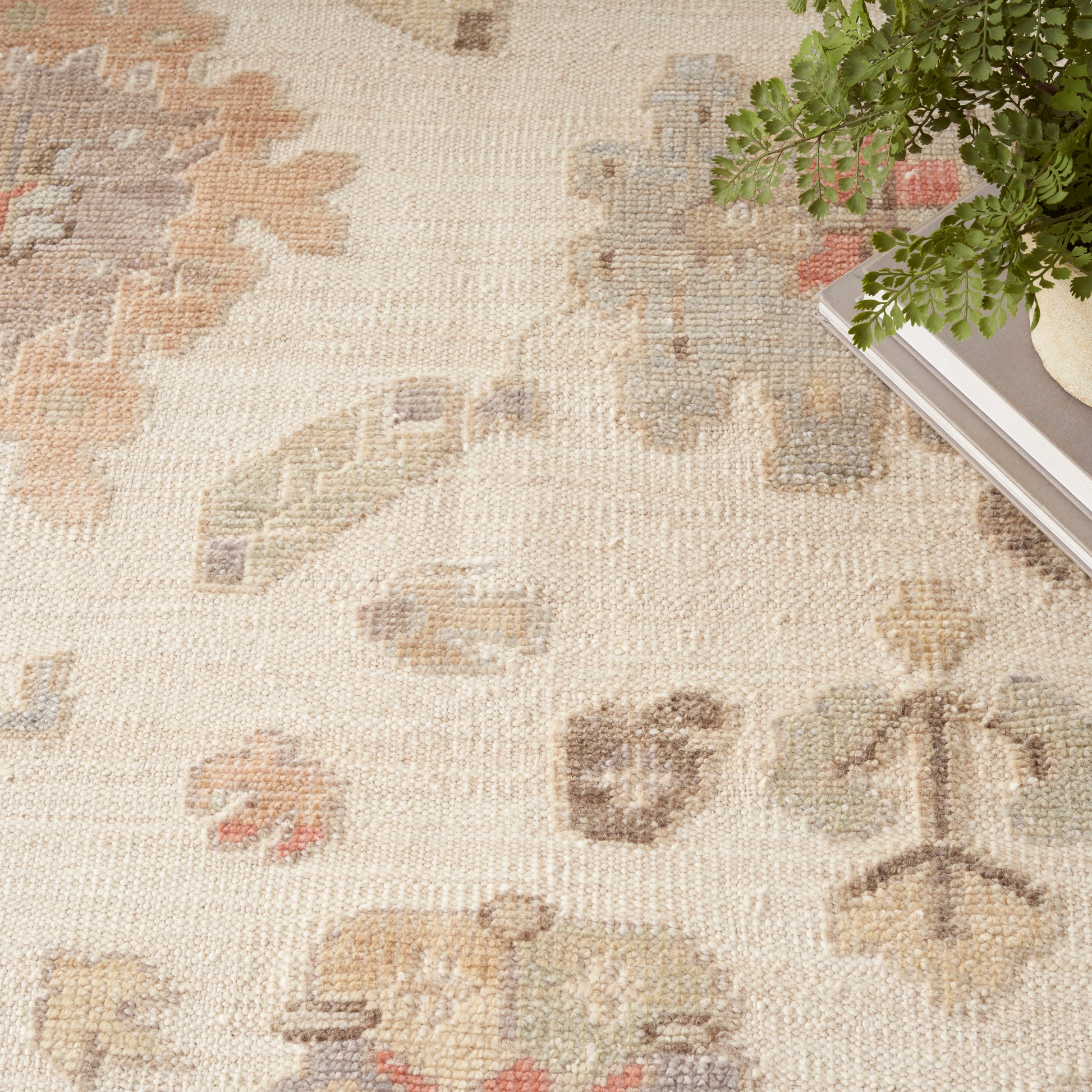 Nourison Home Whispers  Ivory  Traditional