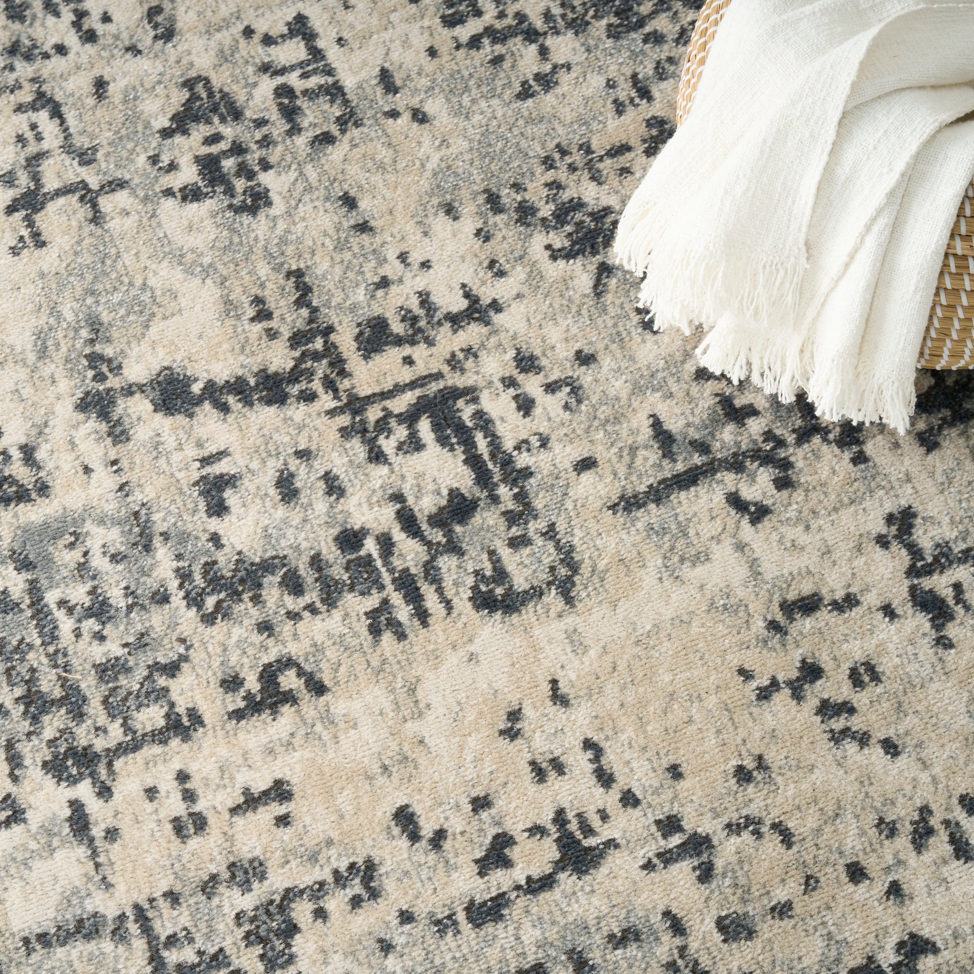 Nourison Home Quarry  Ivory Grey  Contemporary