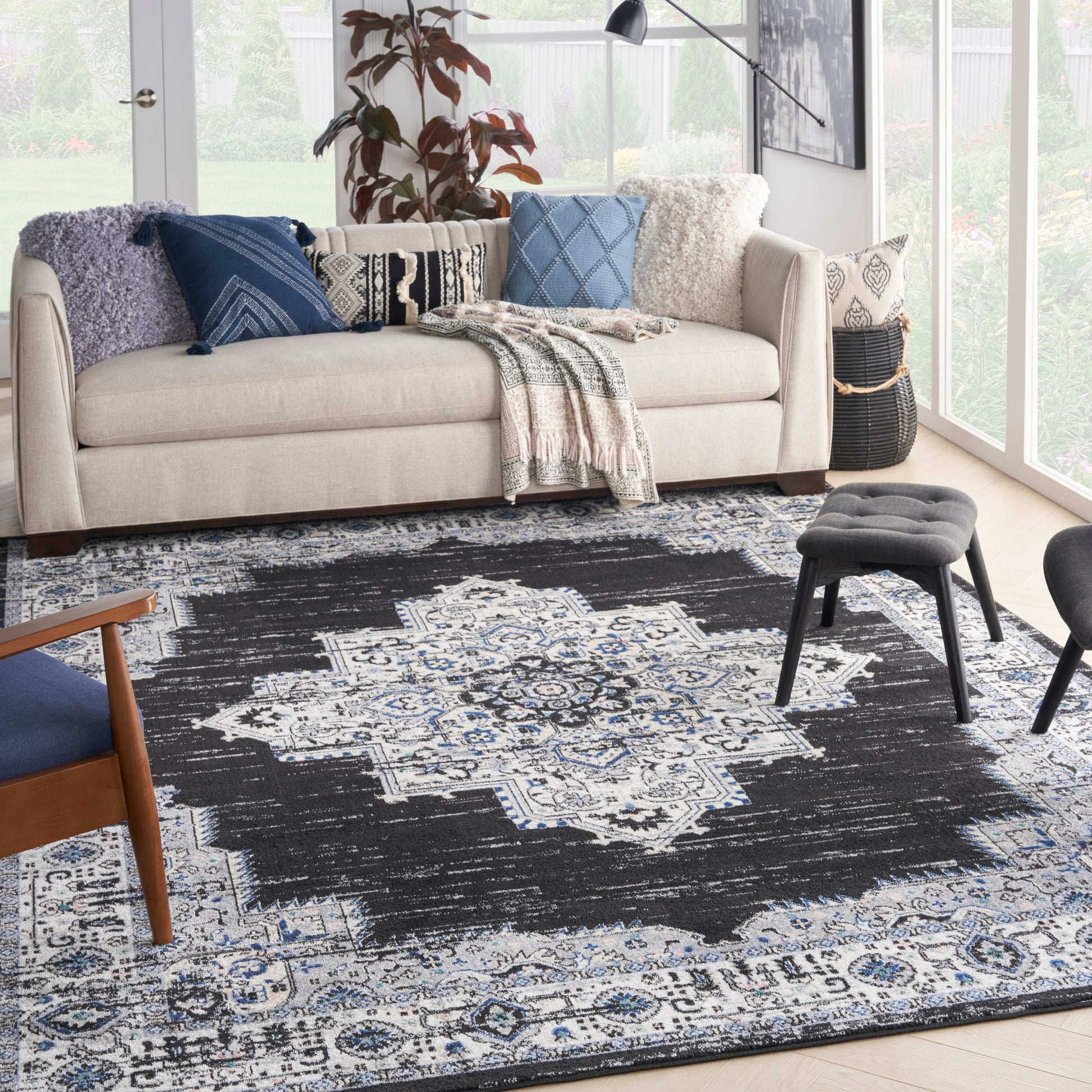 Nourison Home Passion  Black Ivory  Transitional