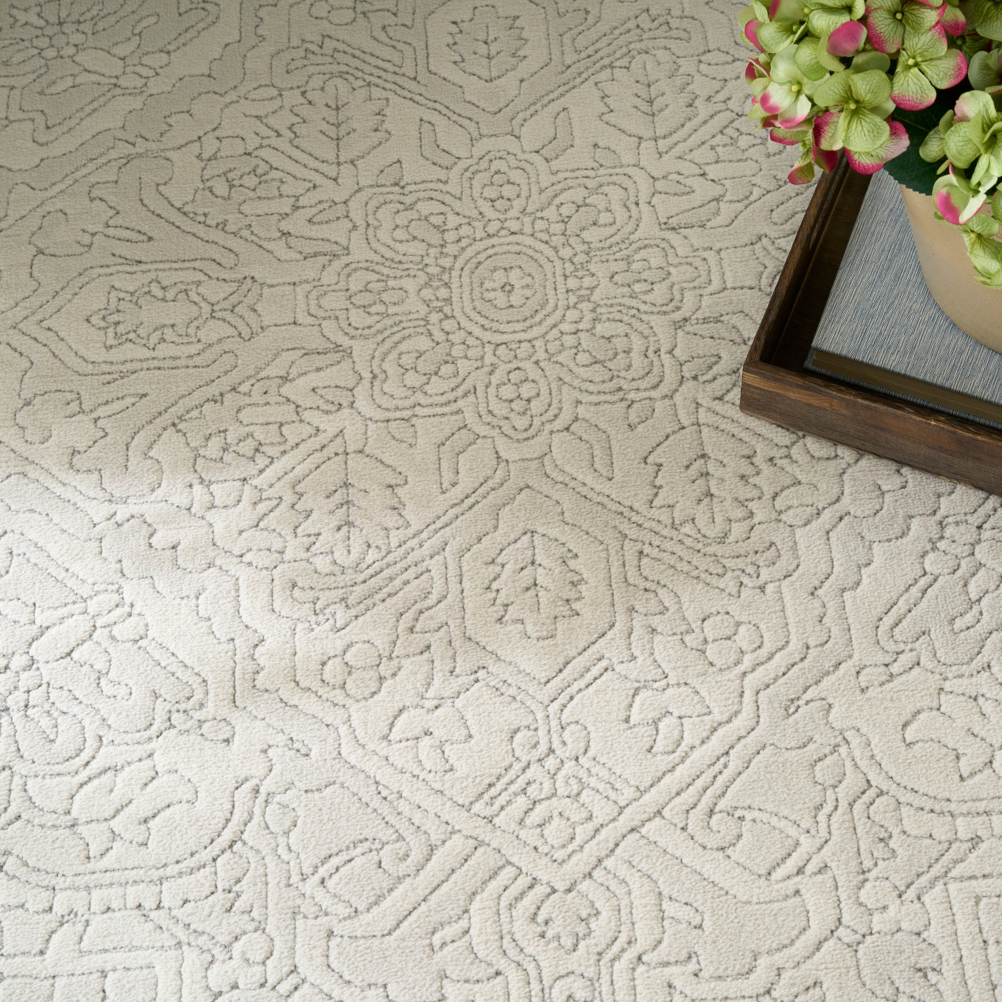 Nourison Home Grace  Ivory Light Grey  Traditional