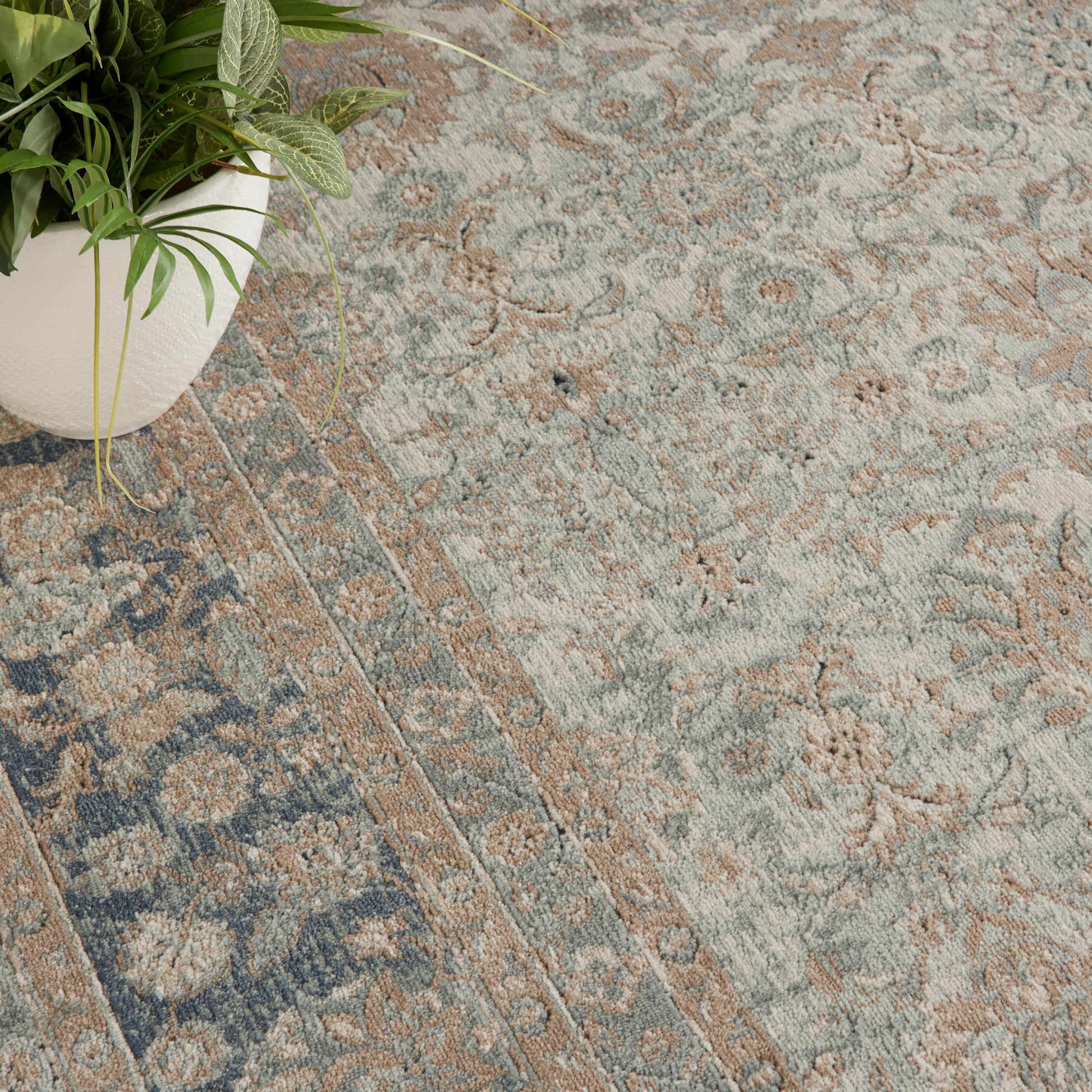 Nourison Home Malta  Cloud  Traditional