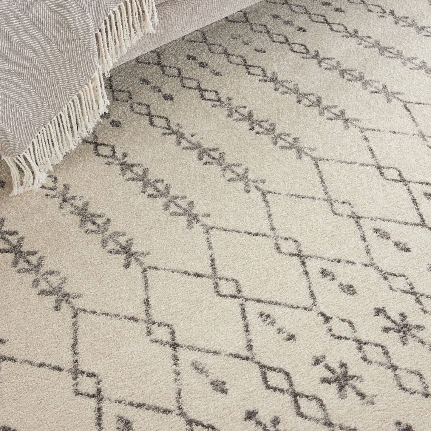 Nourison Home Passion  Ivory Grey  Transitional
