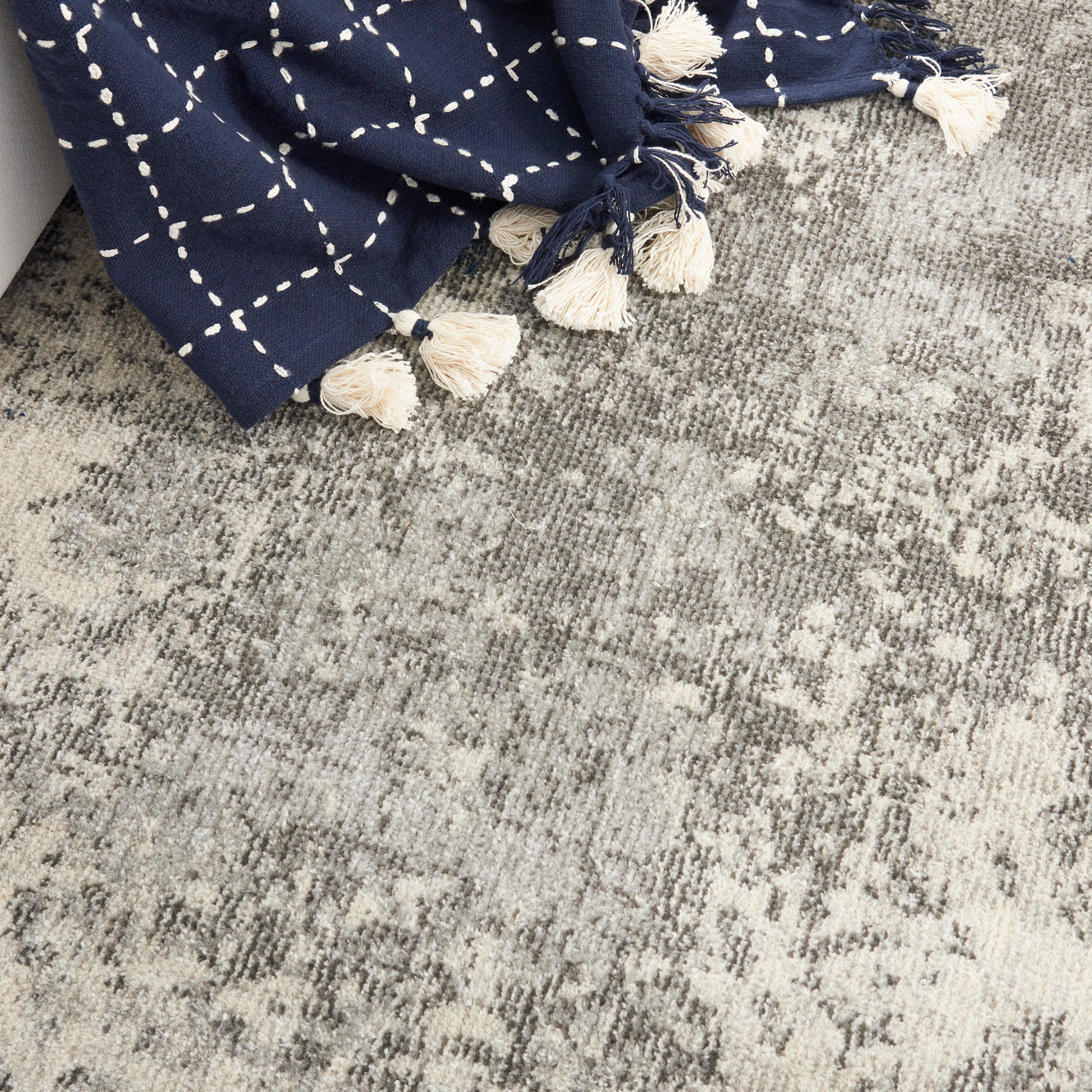 Nourison Home Passion  Charcoal Ivory  Contemporary