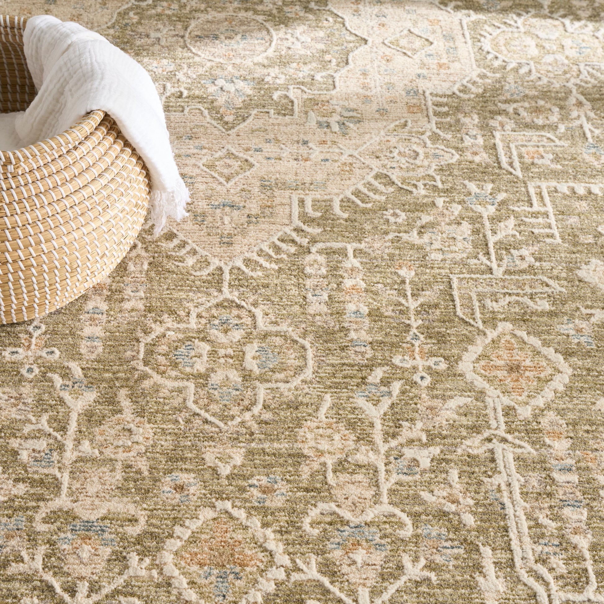 Nourison Home Retreat  Green  Traditional