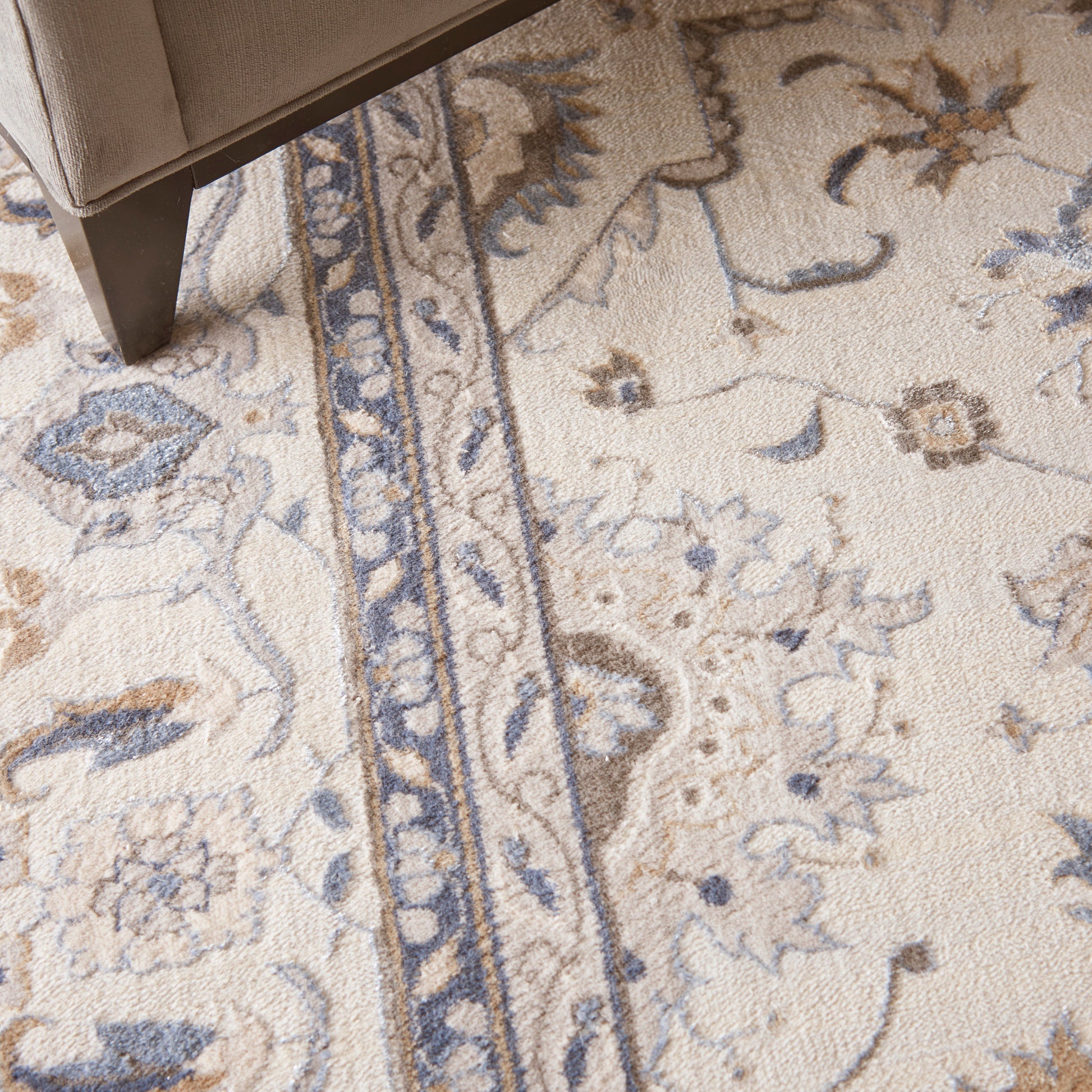 Nourison Home Silky Textures  Ivory Grey  Traditional