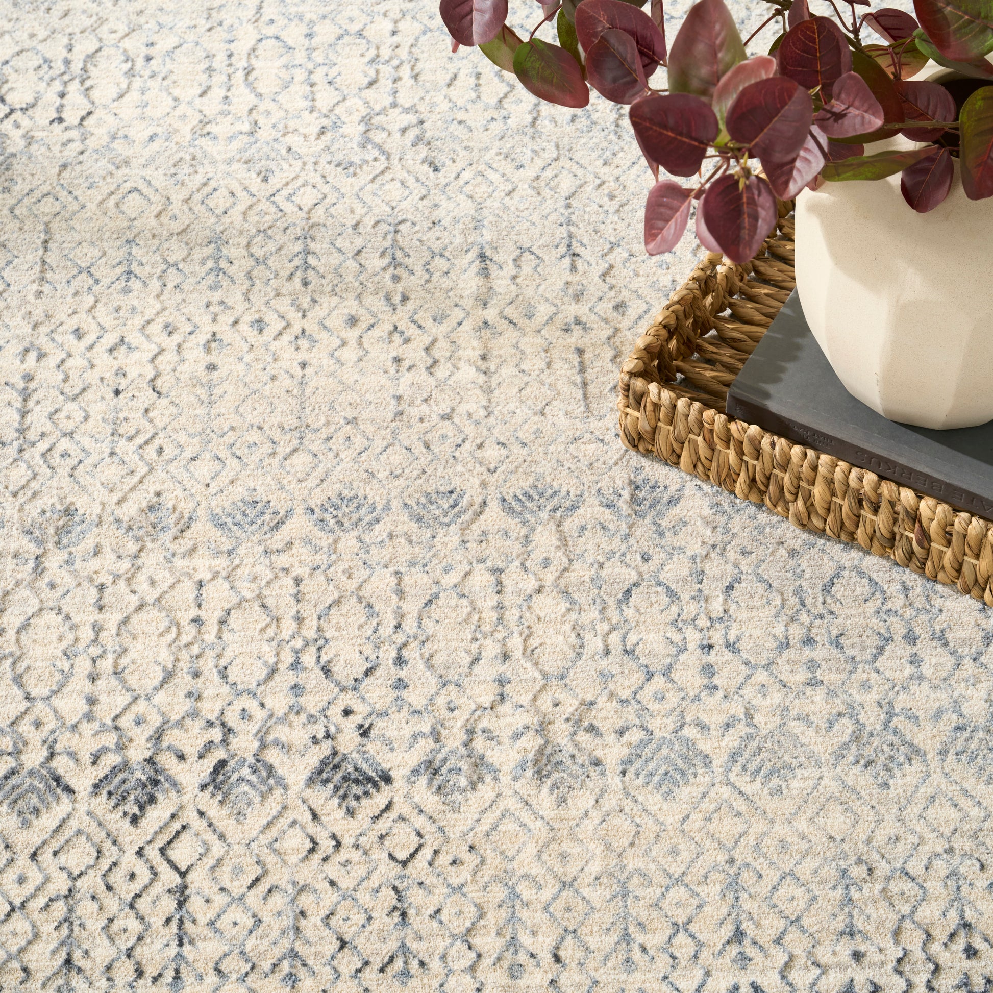 Nourison Home Sultana  Ivory Blue  Traditional