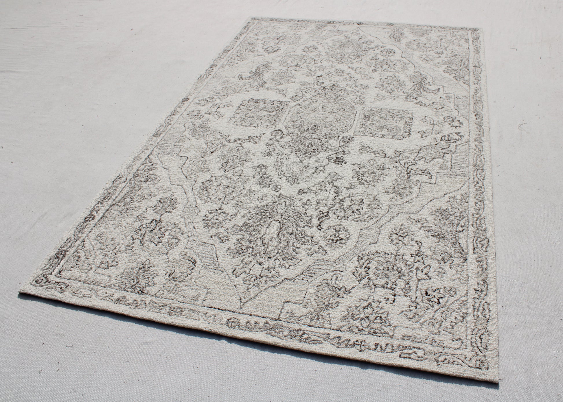 Dynamic Rugs Legend  Ivory Natural  Traditional