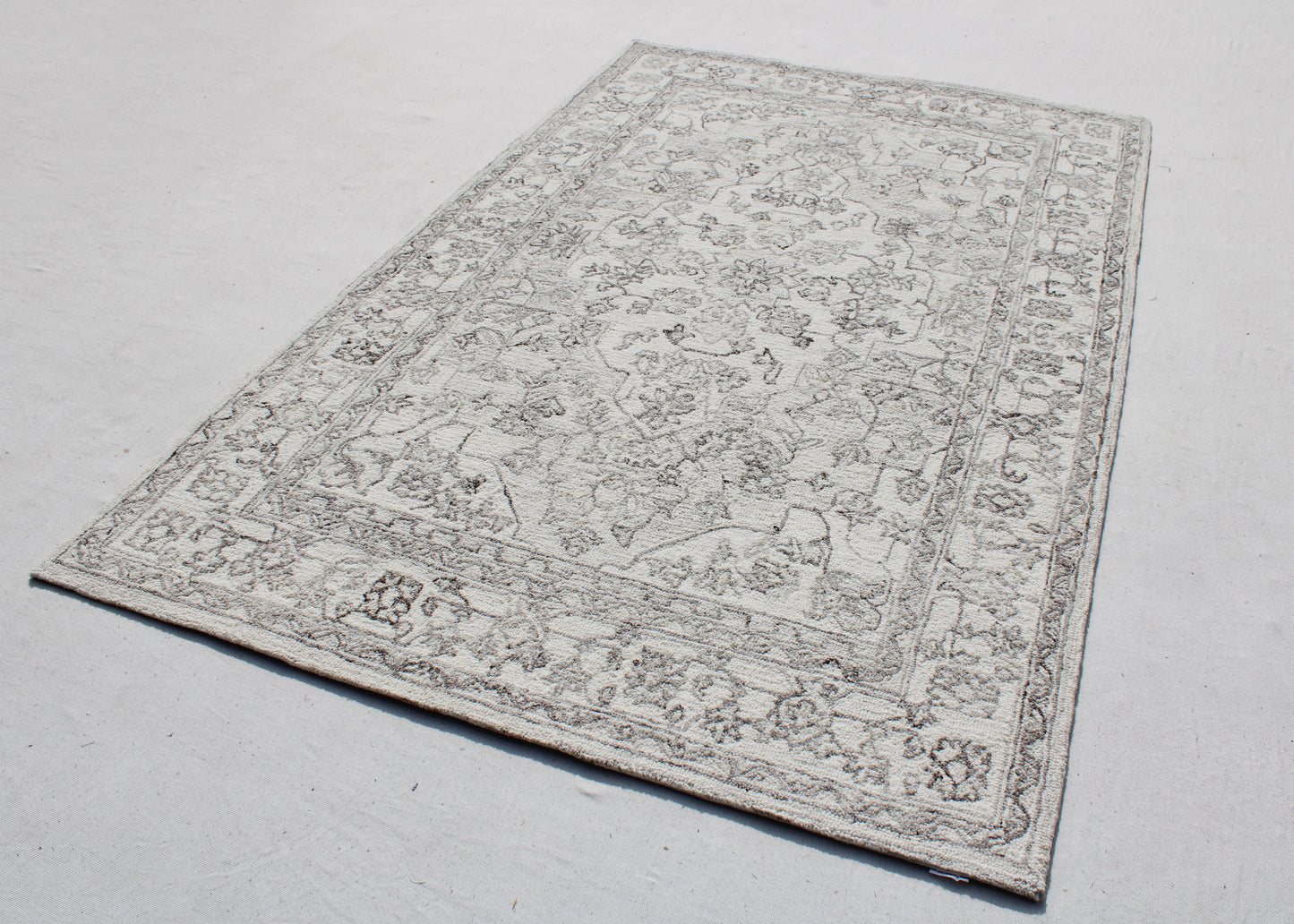 Dynamic Rugs Legend  Ivory Natural  Traditional