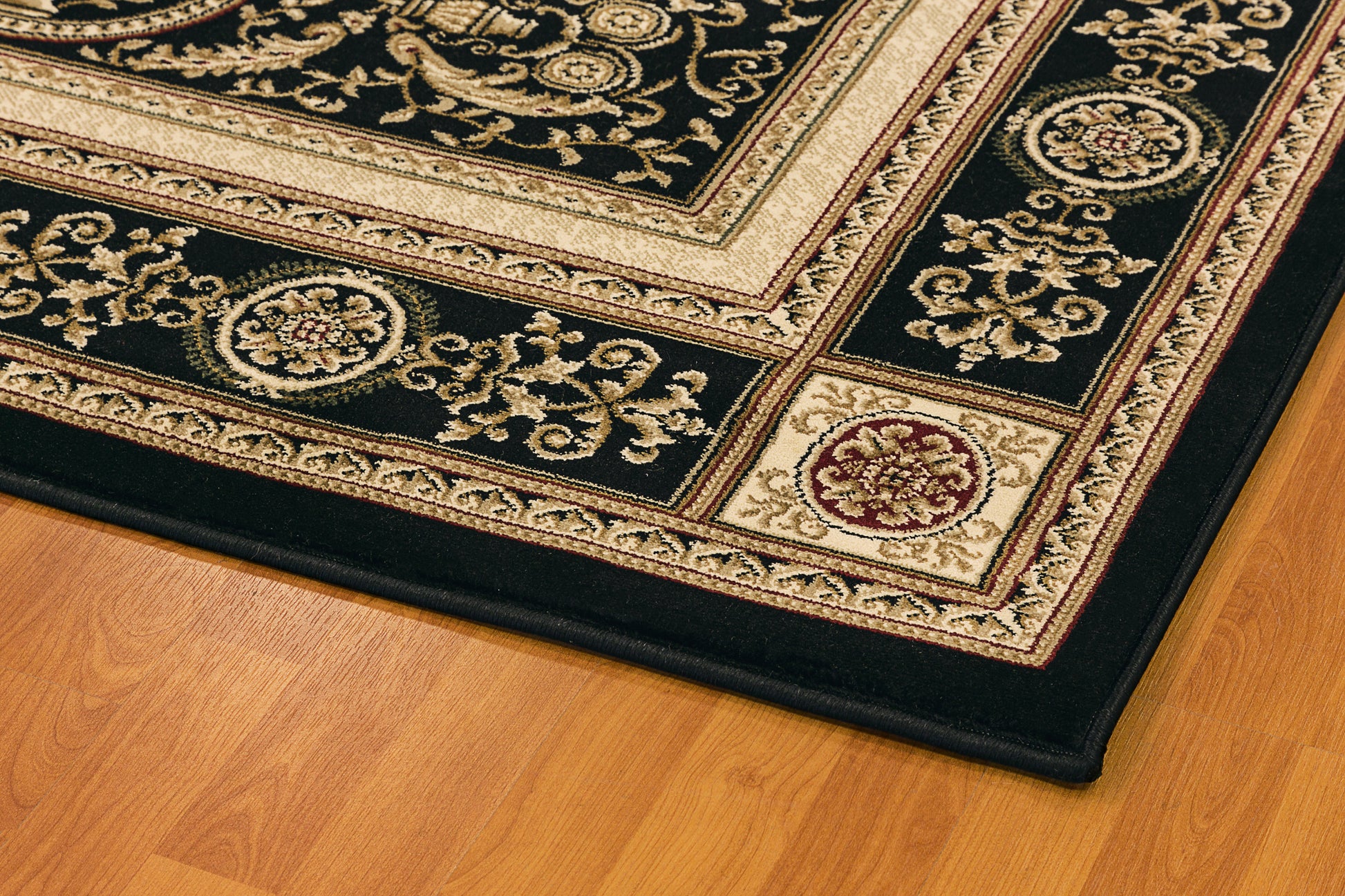 Dynamic Rugs Legacy  Black  Traditional