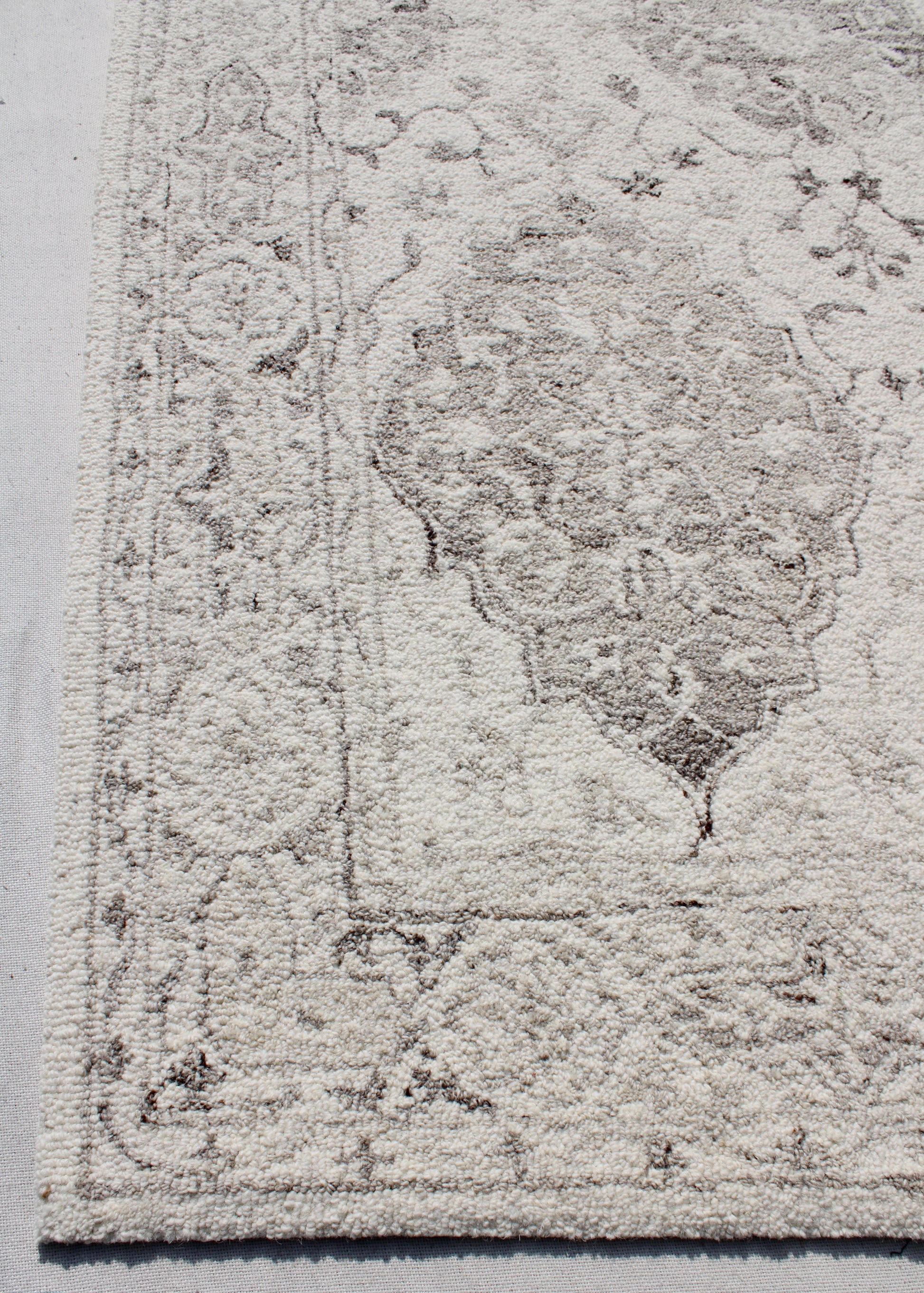 Dynamic Rugs Legend  Ivory Natural  Traditional