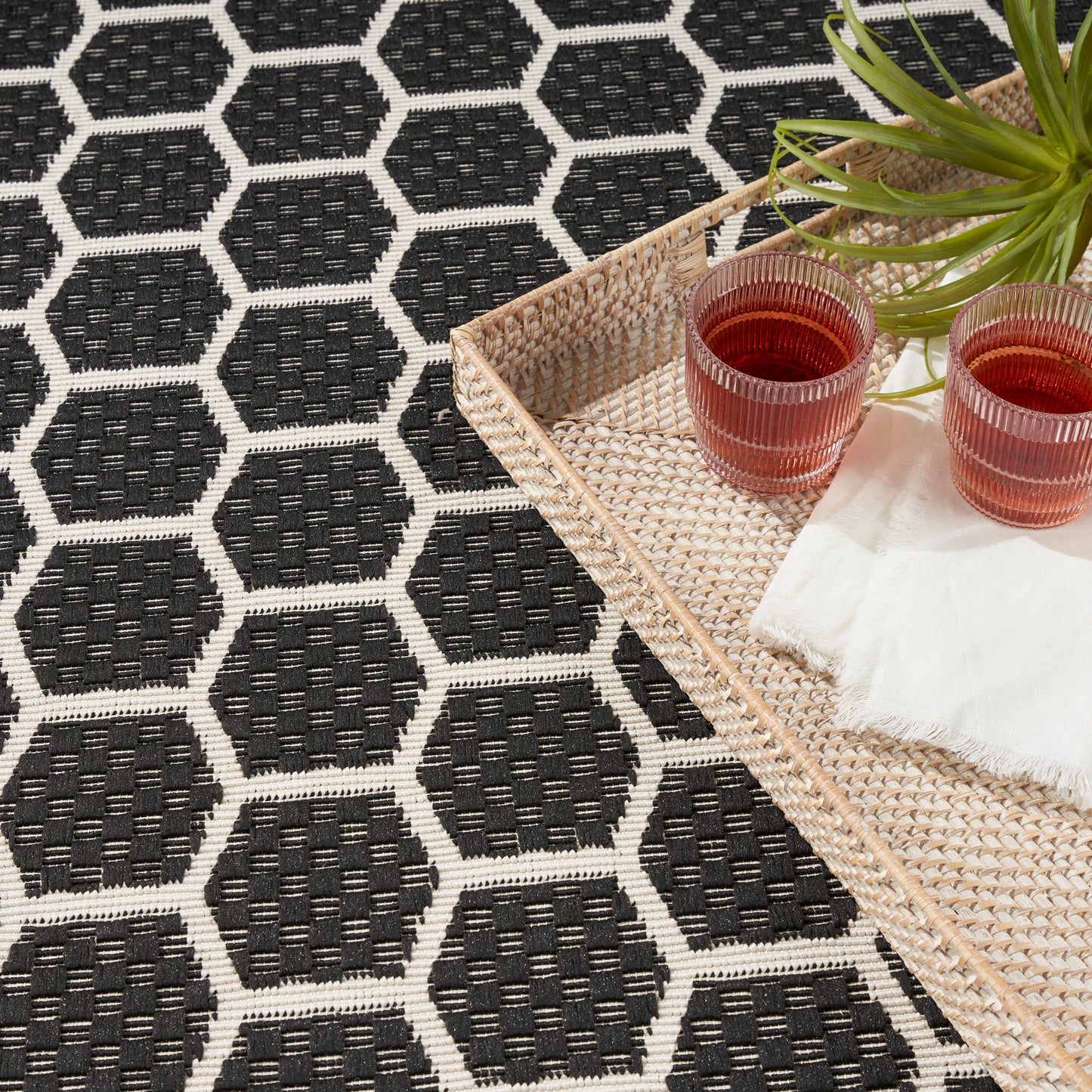 Nourison Home Twist Reversible  Black  Contemporary