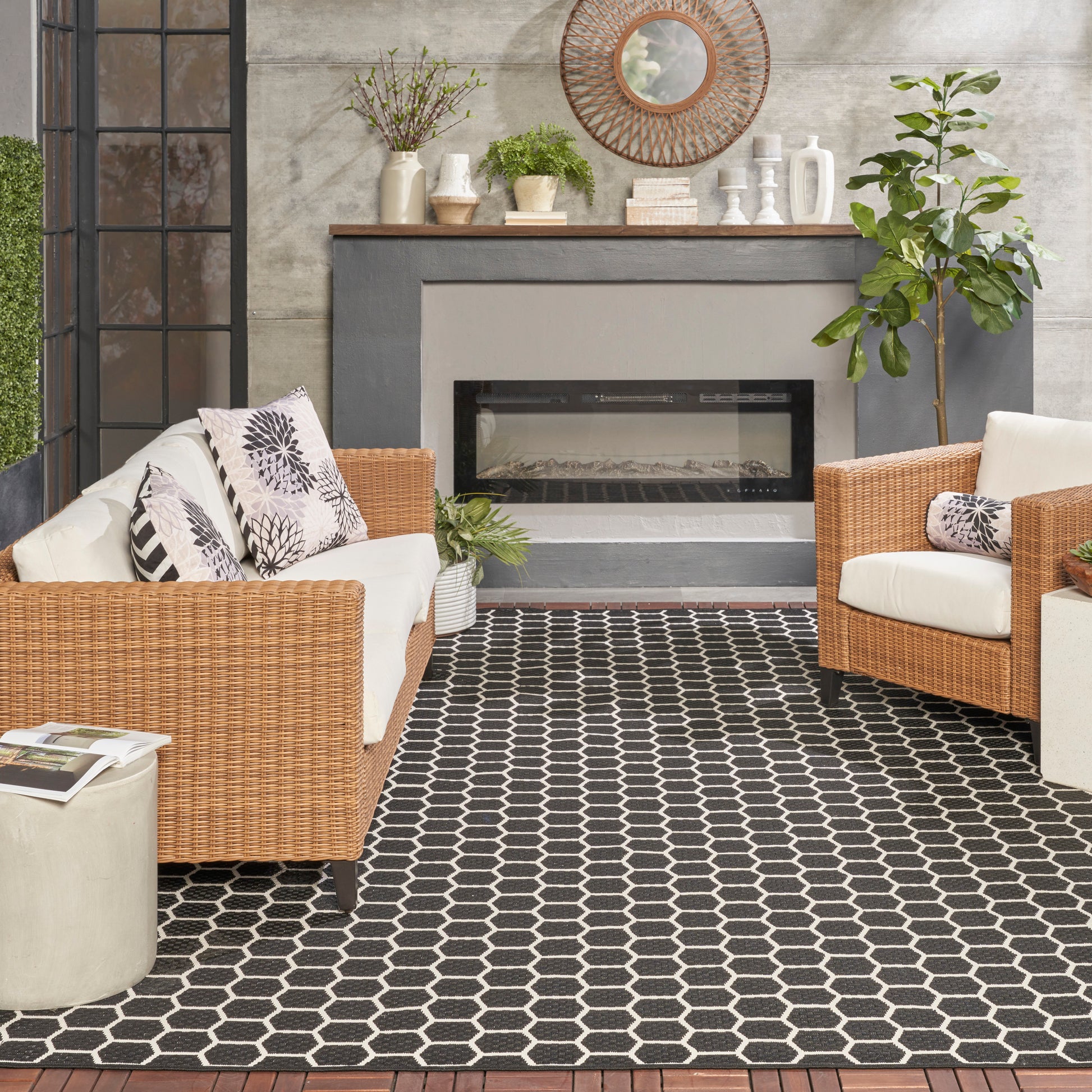 Nourison Home Twist Reversible  Black  Contemporary