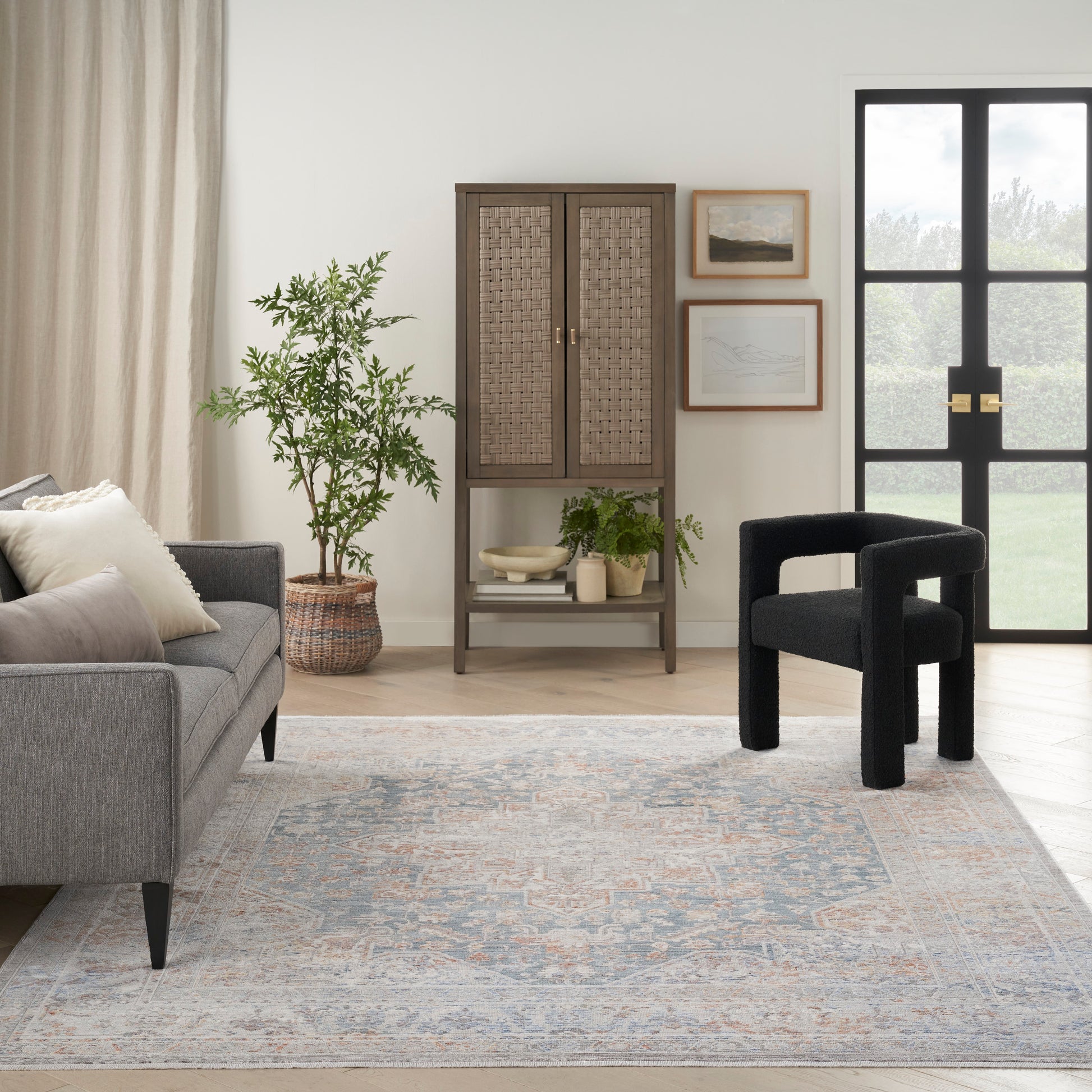 Nourison Home Elegant Heirlooms  Ivory Blue  Traditional