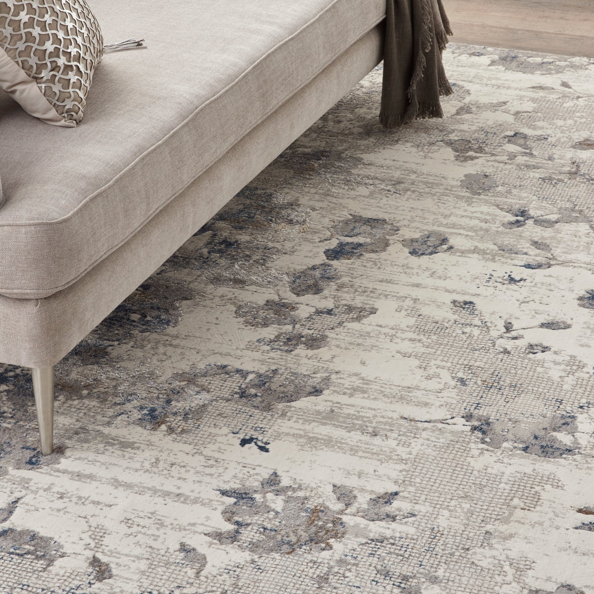 Nourison Home Royal Terrace  Ivory Grey  Contemporary