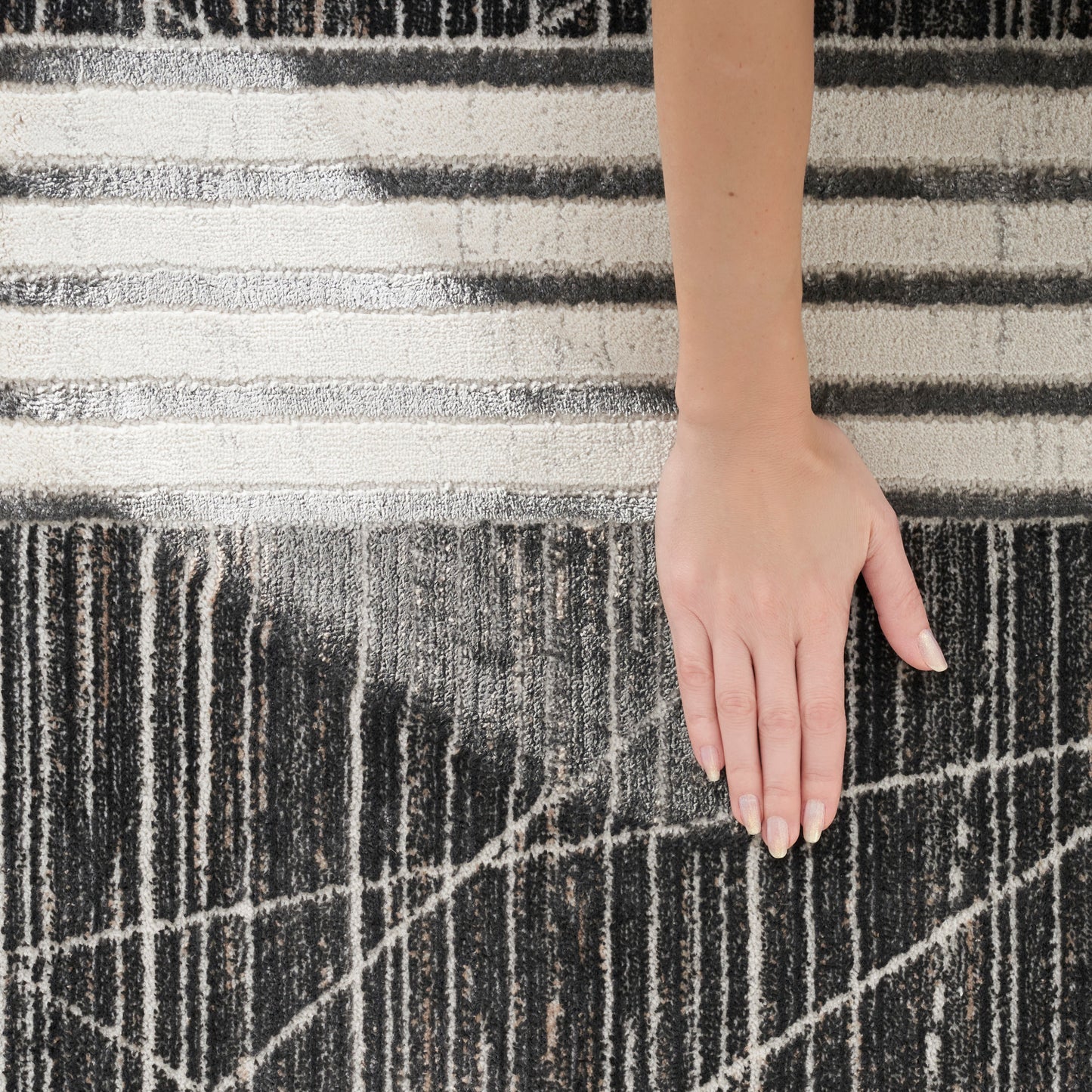 Nourison Home Desire  Charcoal Silver  Contemporary