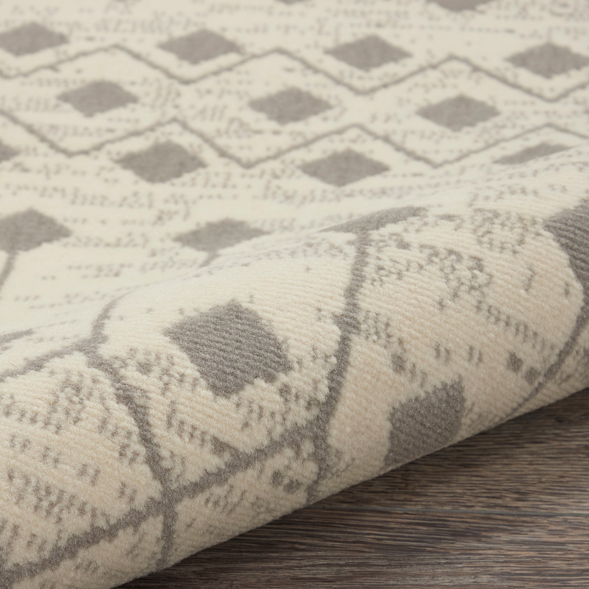 Nourison Home Grafix  Ivory Grey  Transitional