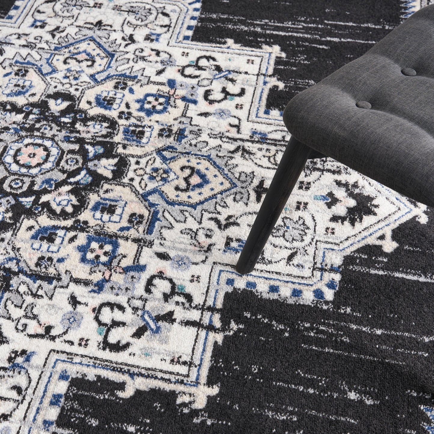 Nourison Home Passion  Black Ivory  Transitional