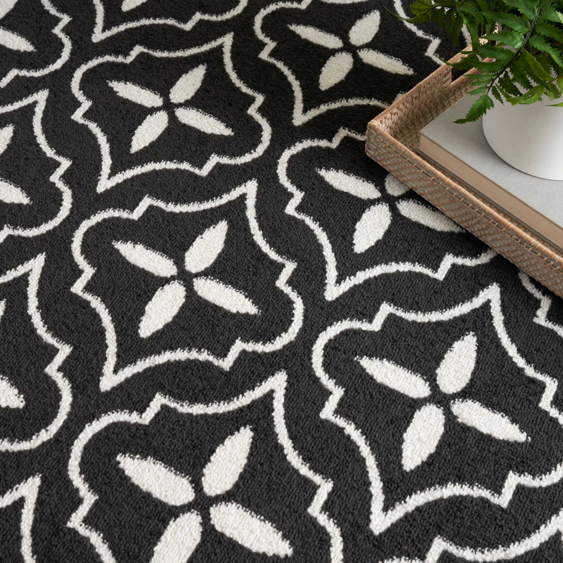 Nourison Home Nourison Essentials  Black Ivory  Contemporary