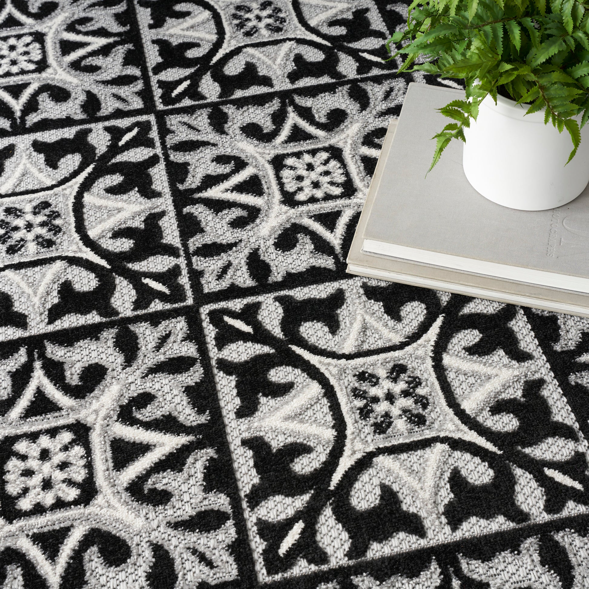 Nourison Home Aloha  Black White  Contemporary