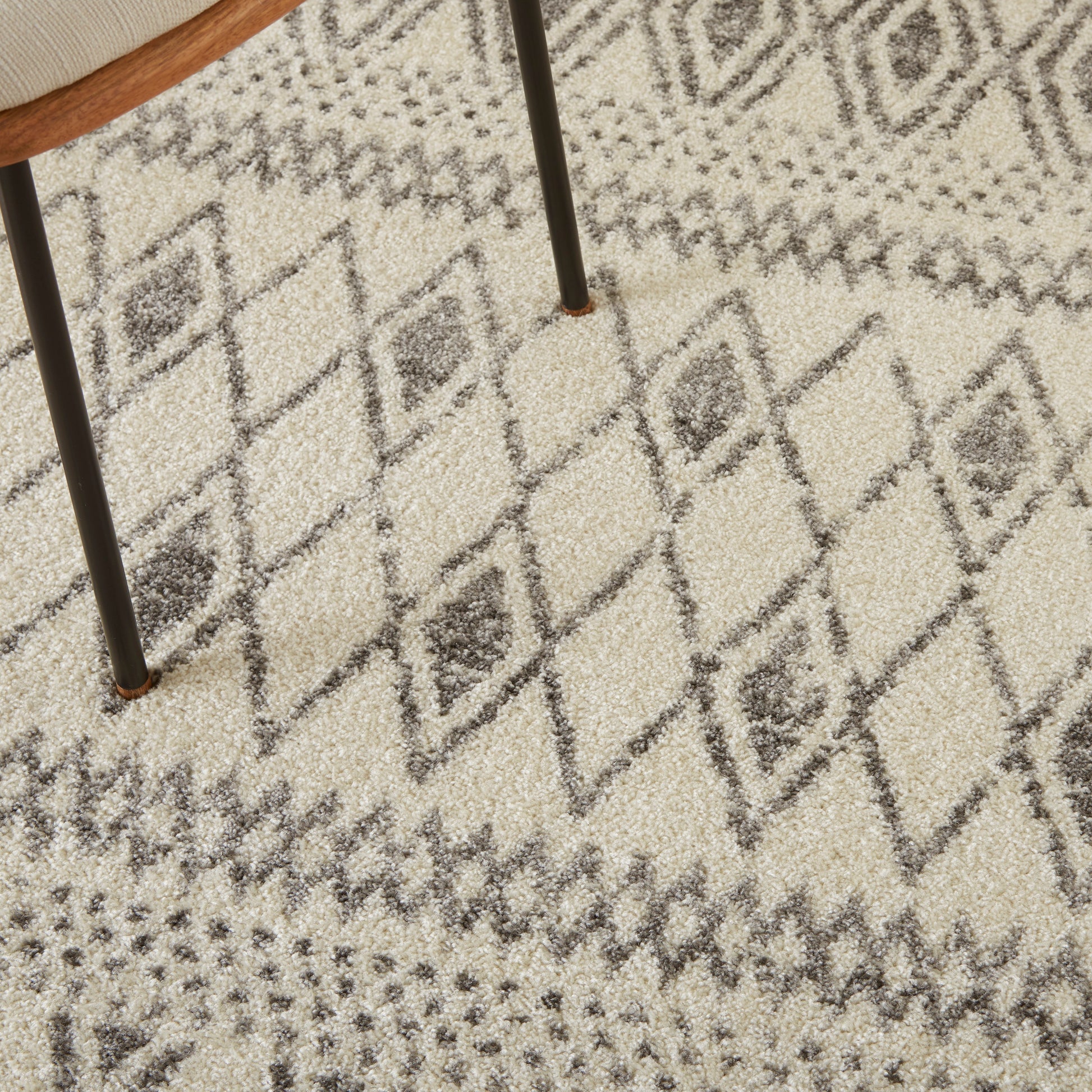 Nourison Home Passion  Ivory Grey  Transitional