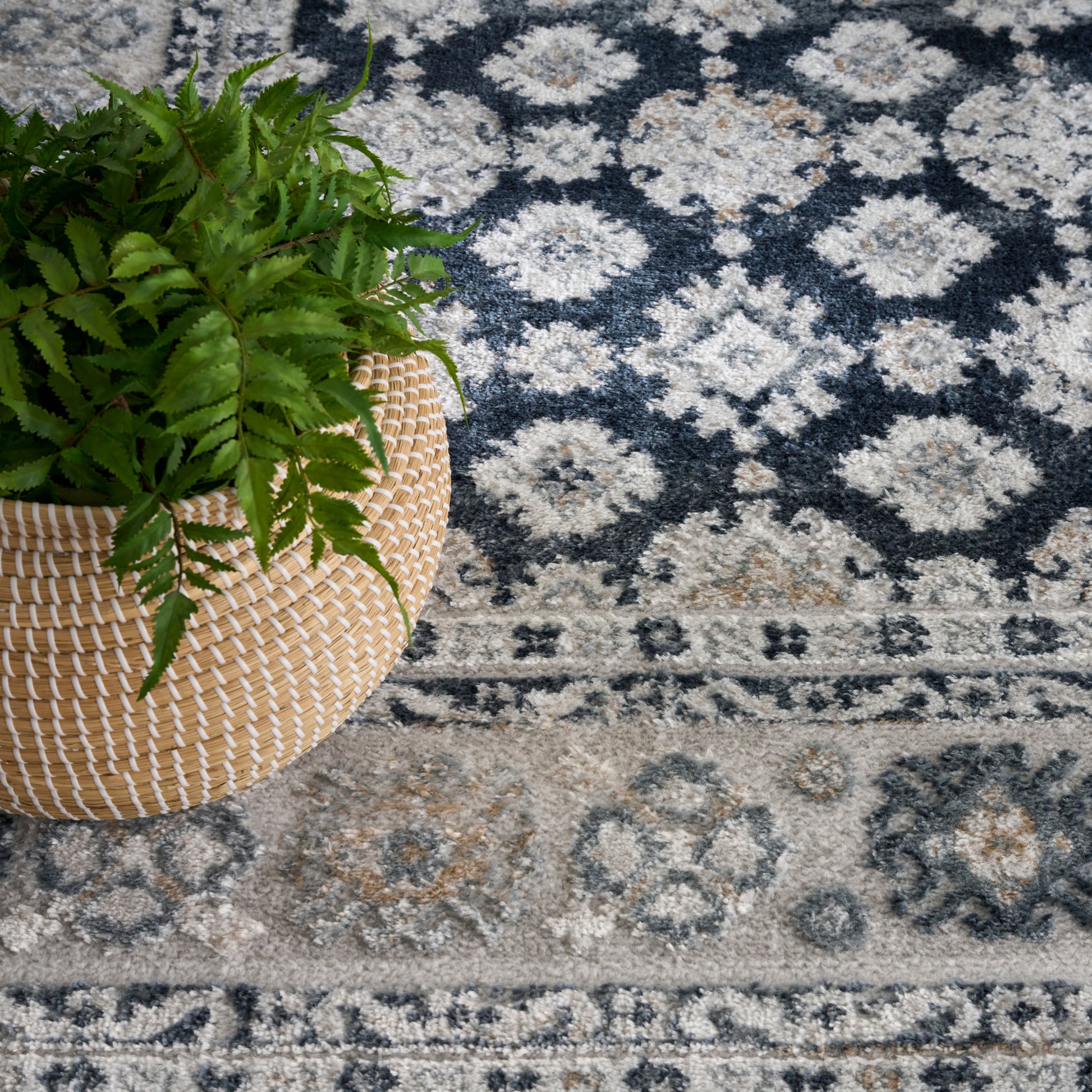 Nourison Home Dekor  Grey Navy  Traditional