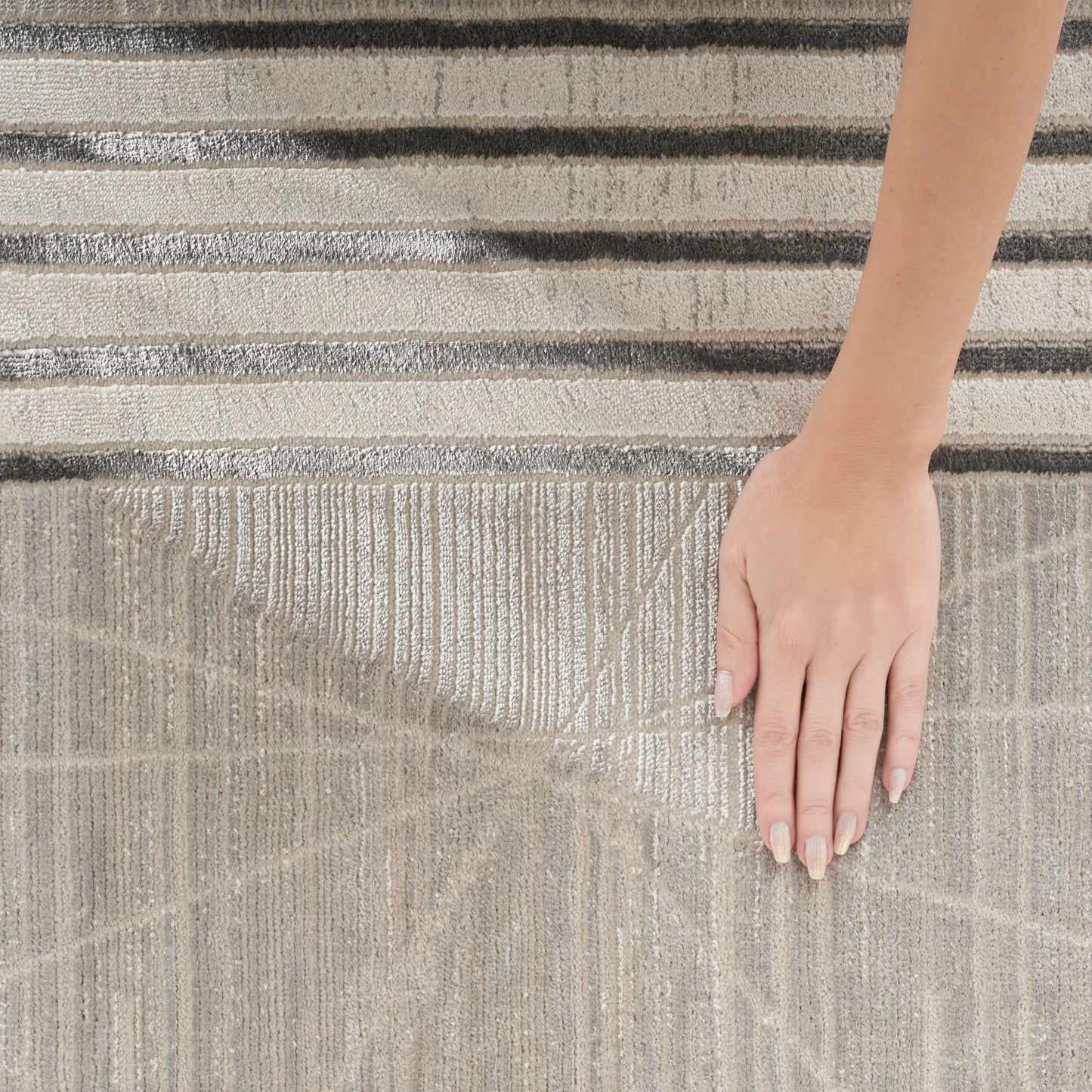 Nourison Home Desire  Grey Silver  Contemporary