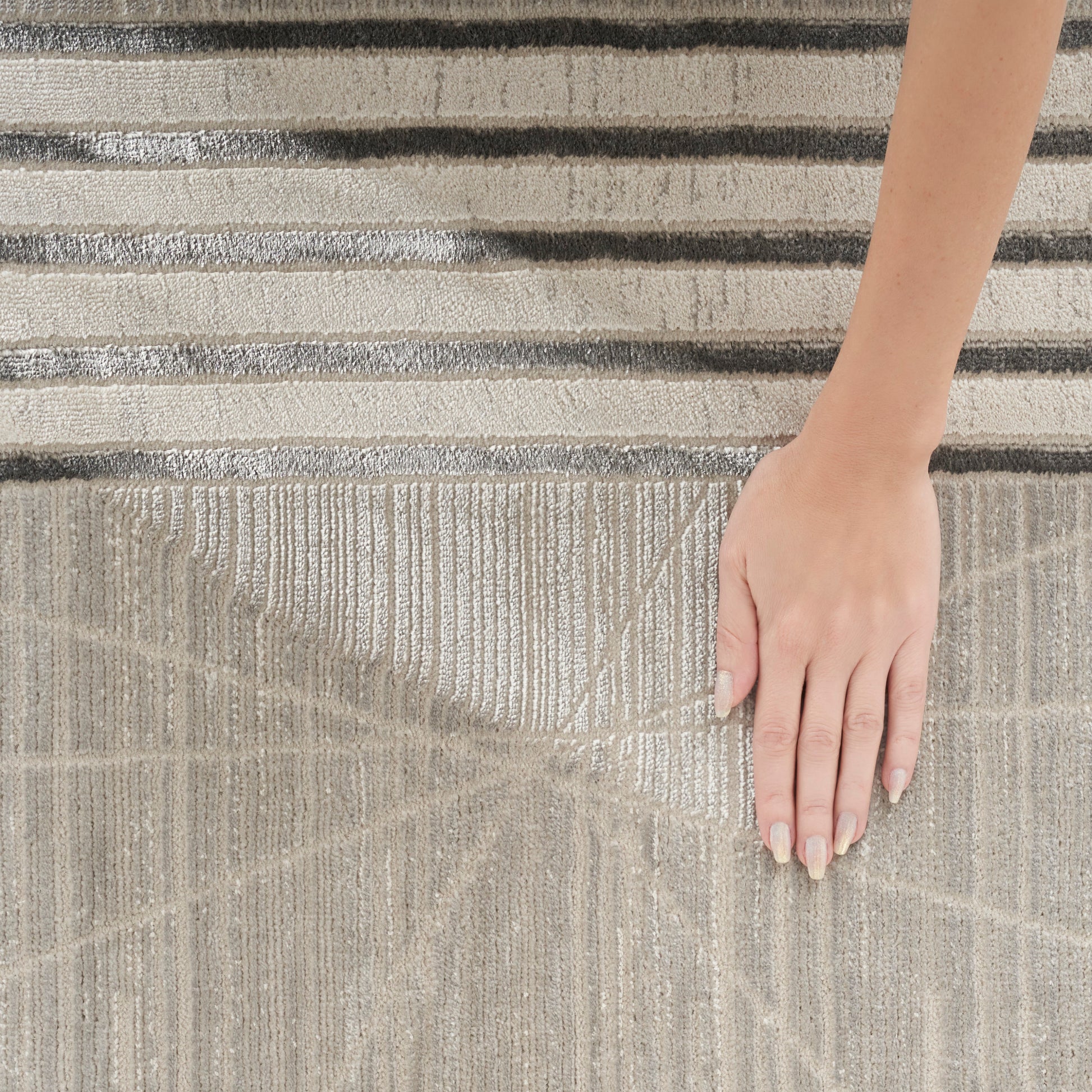 Nourison Home Desire  Grey Silver  Contemporary