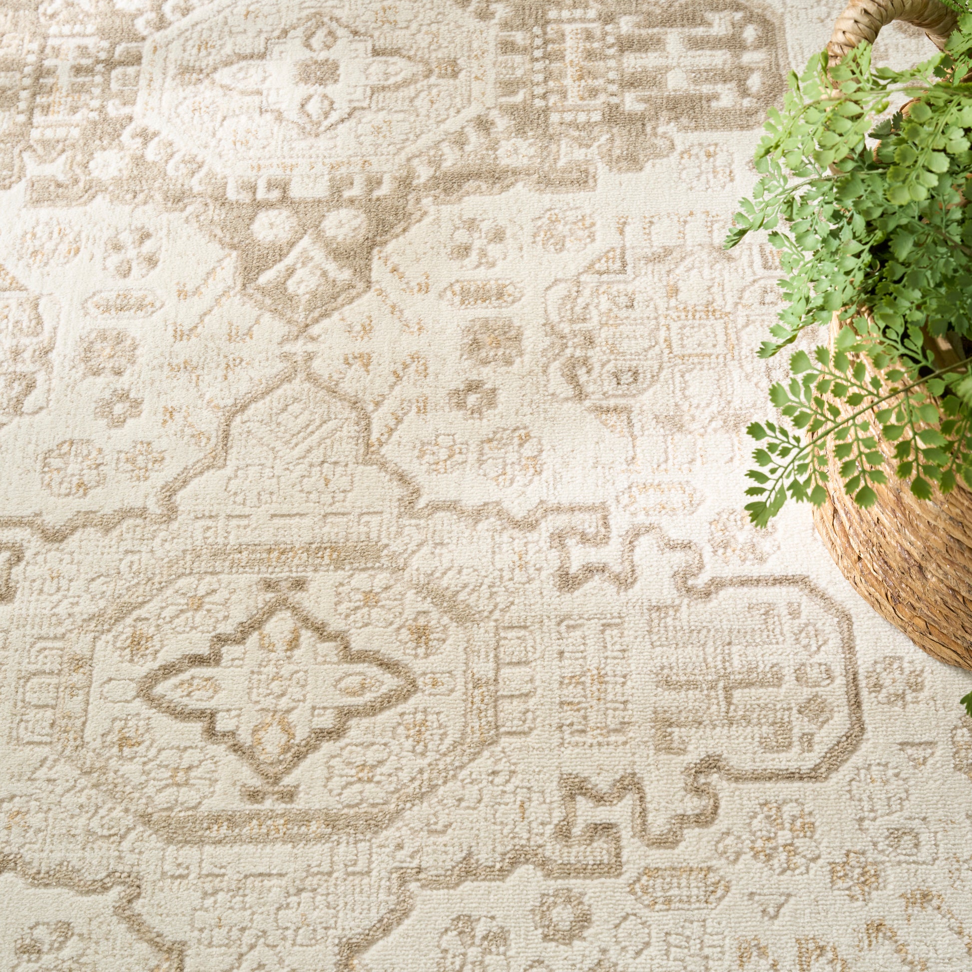 Nourison Home Pardis  Ivory Beige  Traditional