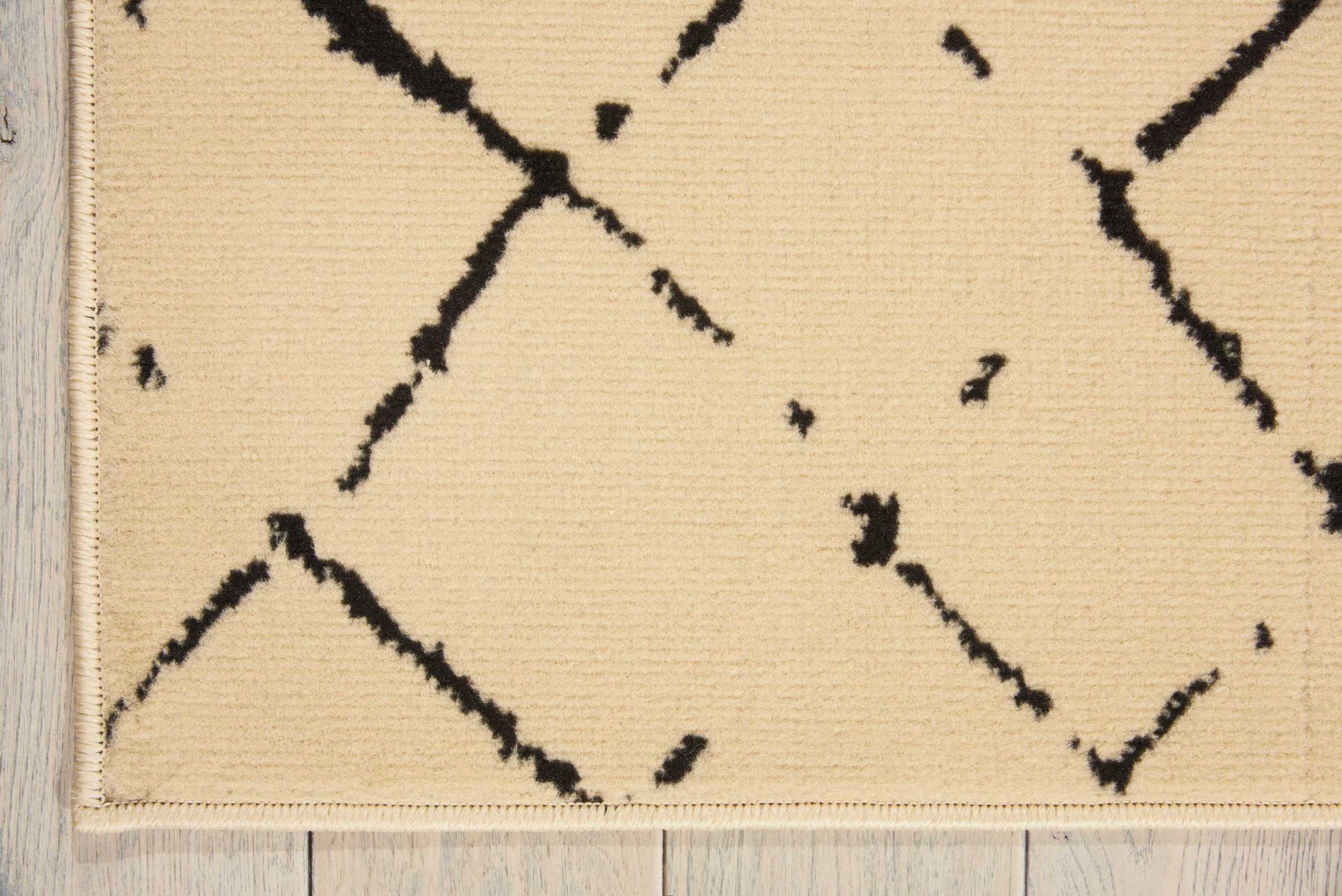 Nourison Home Grafix  Cream Black  Contemporary