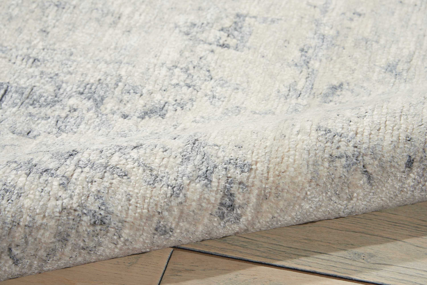 Nourison Home Silk Shadows  Sterling  Transitional