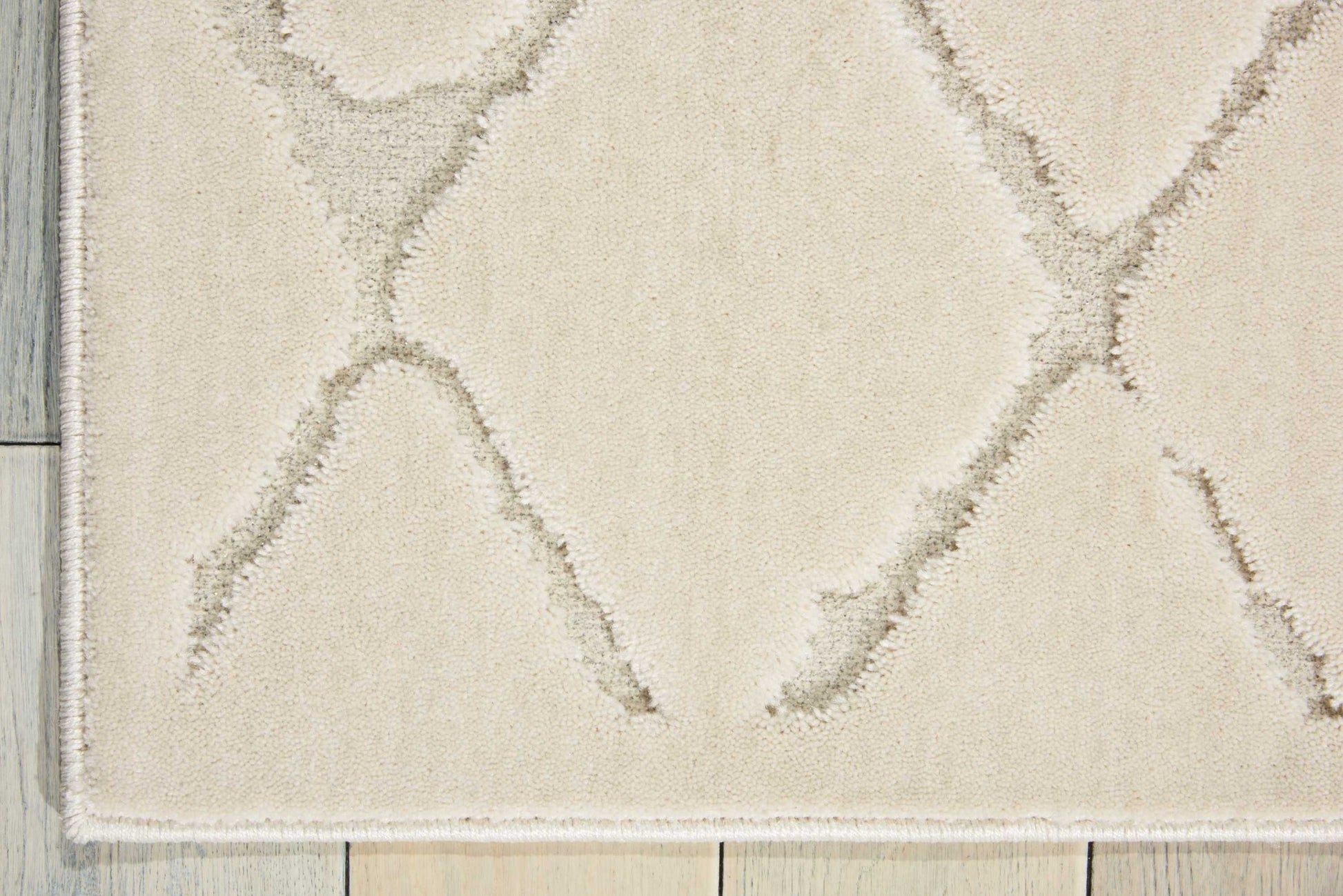 Michael Amini Gleam  Ivory  Contemporary