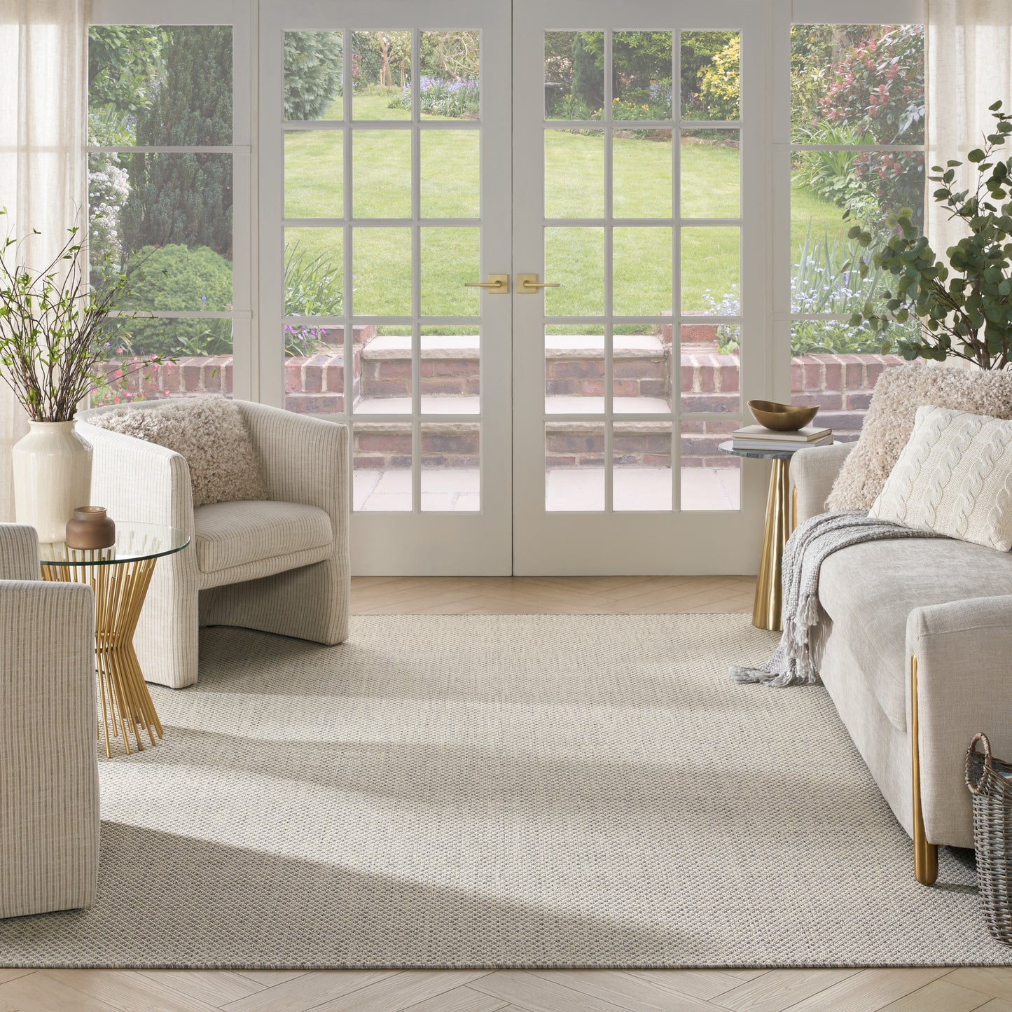 Nourison Home Courtyard  Ivory Silver  Contemporary