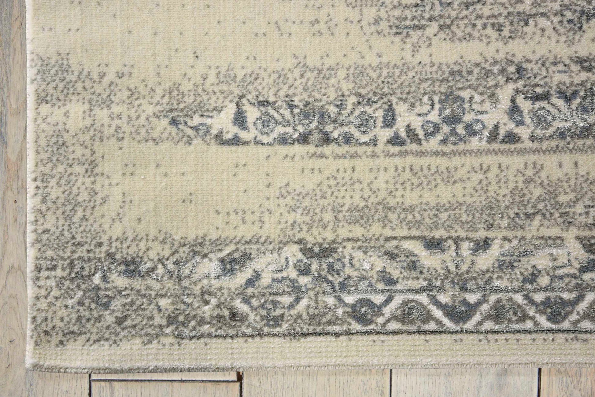 Nourison Home Luminance  Bone  Transitional