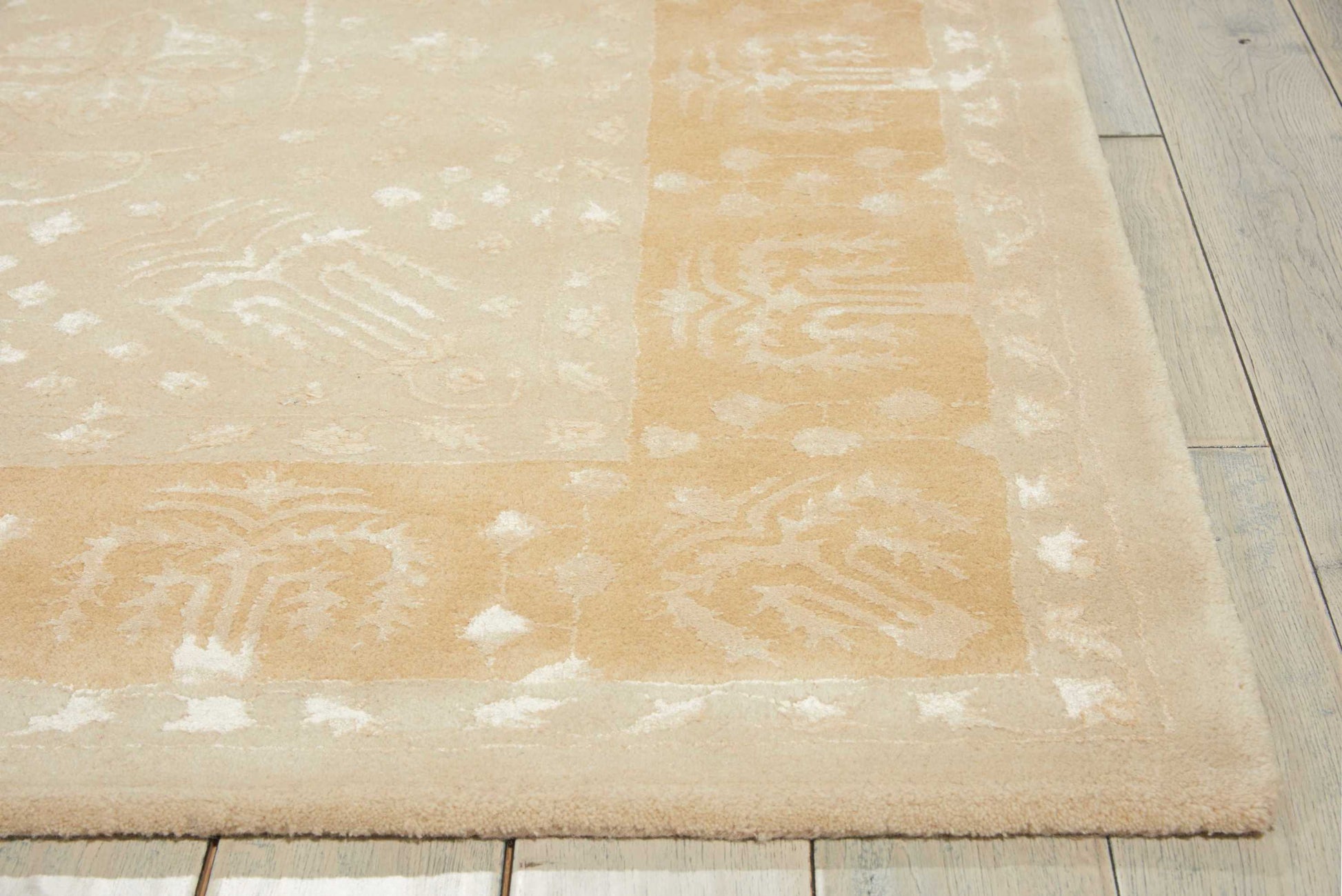 Nourison Home Symphony  Gold Oak  Traditional