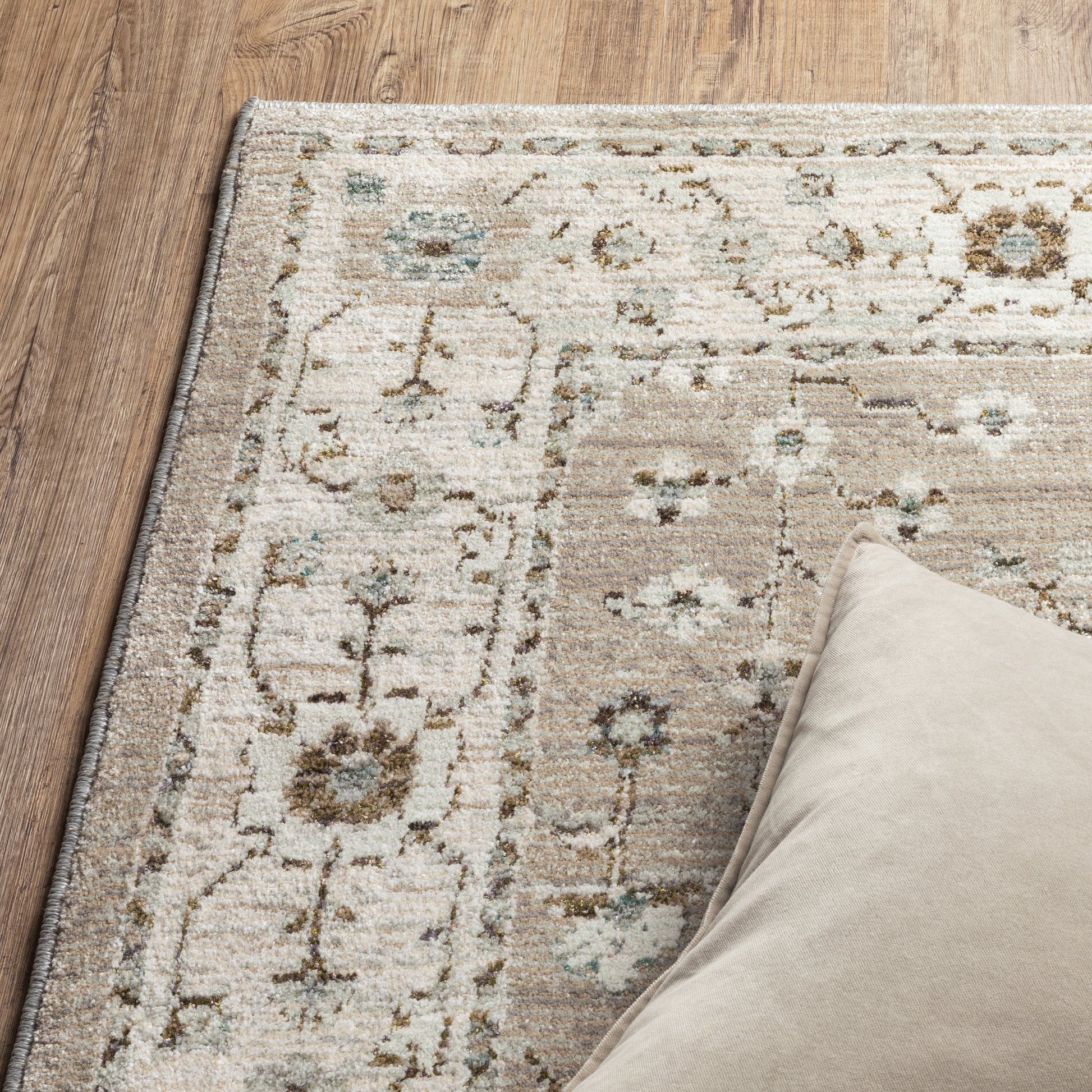 Oriental Weavers Andorra  Beige Ivory Traditional