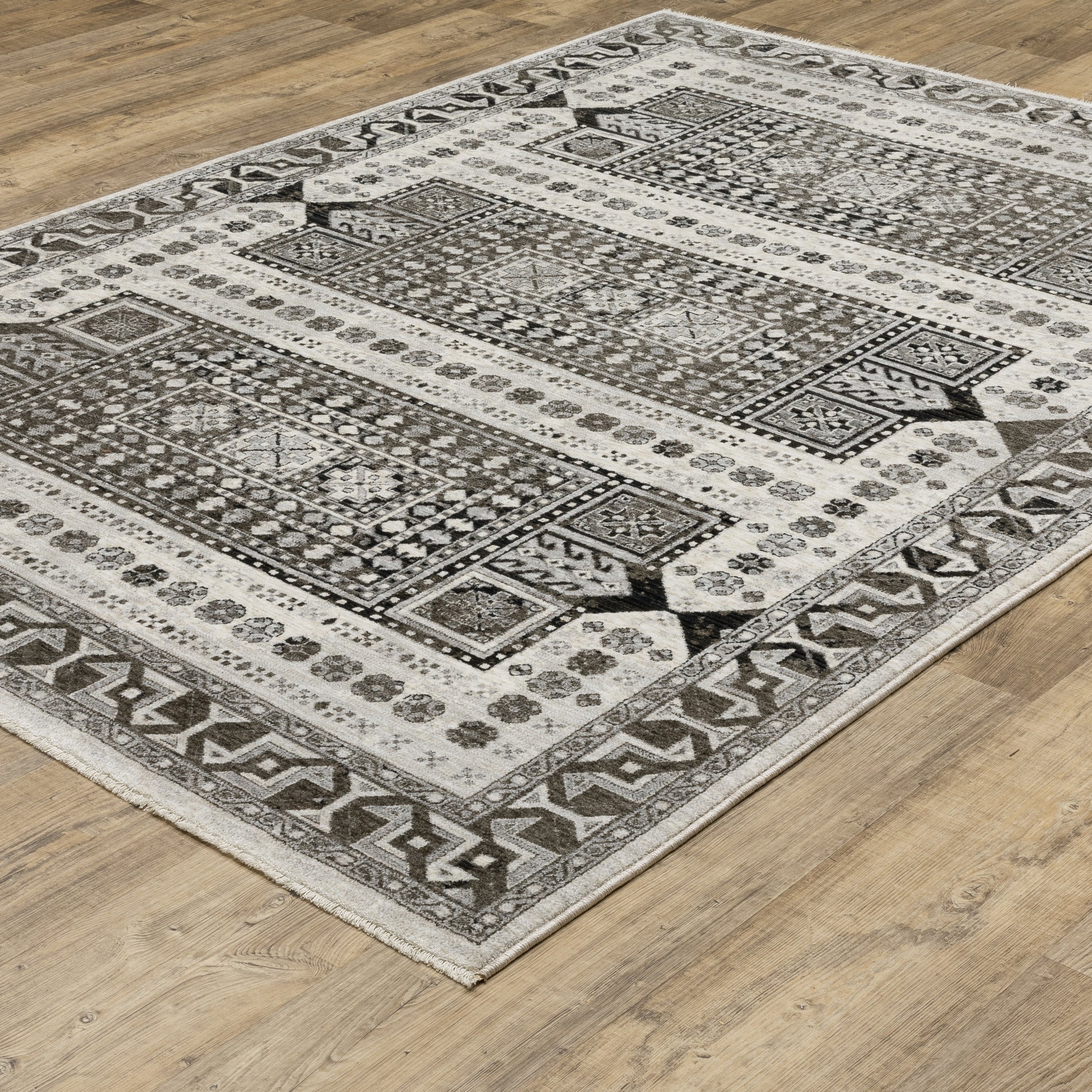 Oriental Weavers Chamberlain  Ivory Charcoal Traditional