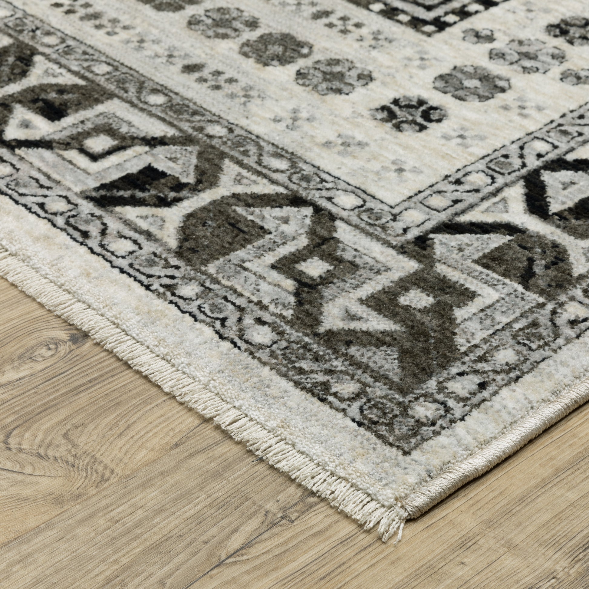 Oriental Weavers Chamberlain  Ivory Charcoal Traditional