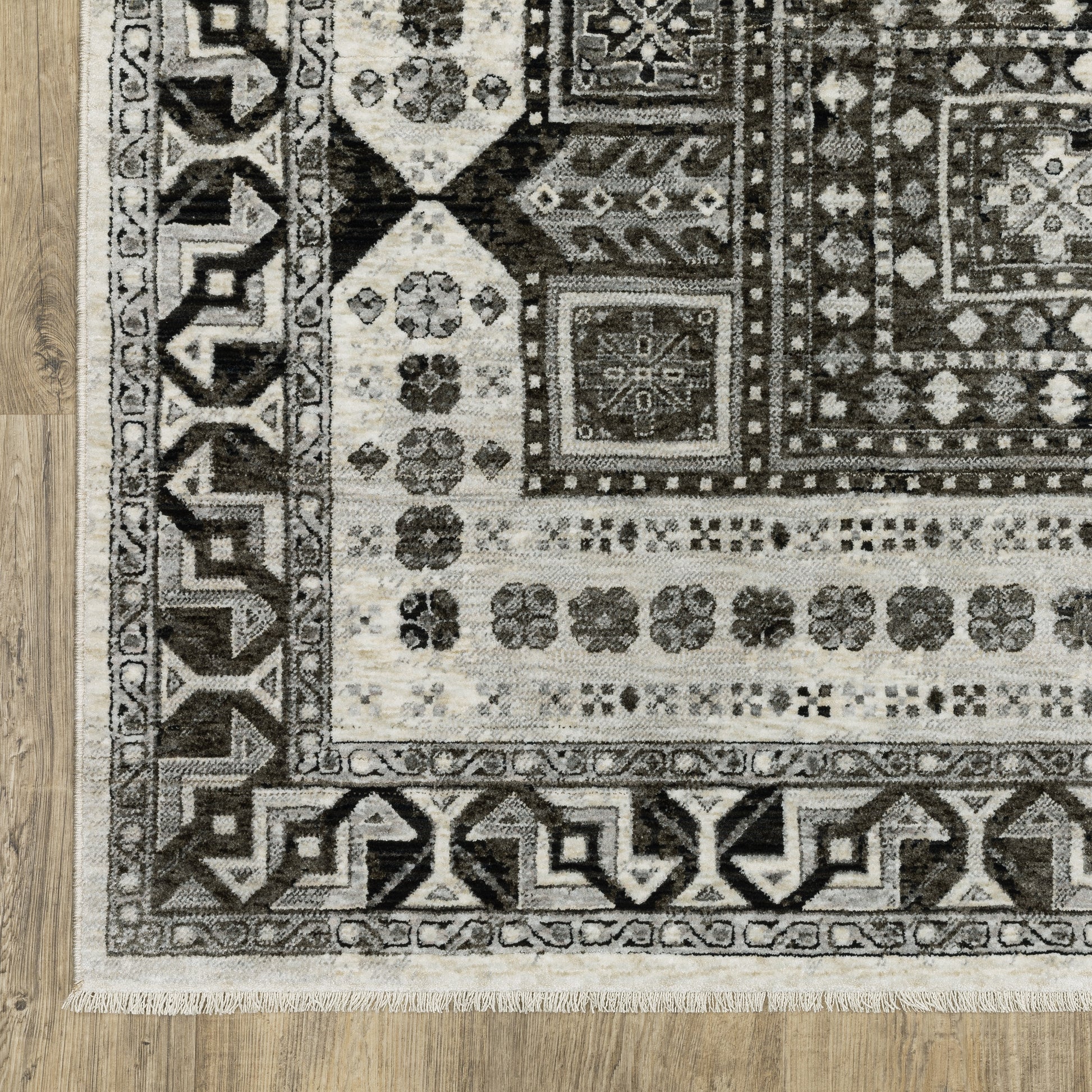 Oriental Weavers Chamberlain  Ivory Charcoal Traditional