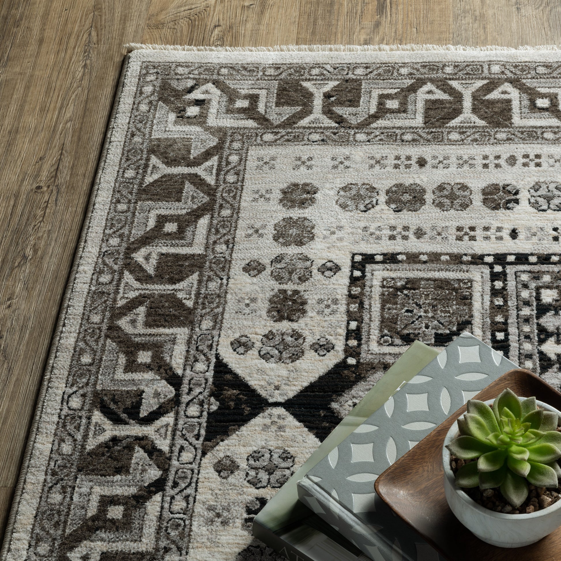 Oriental Weavers Chamberlain  Ivory Charcoal Traditional