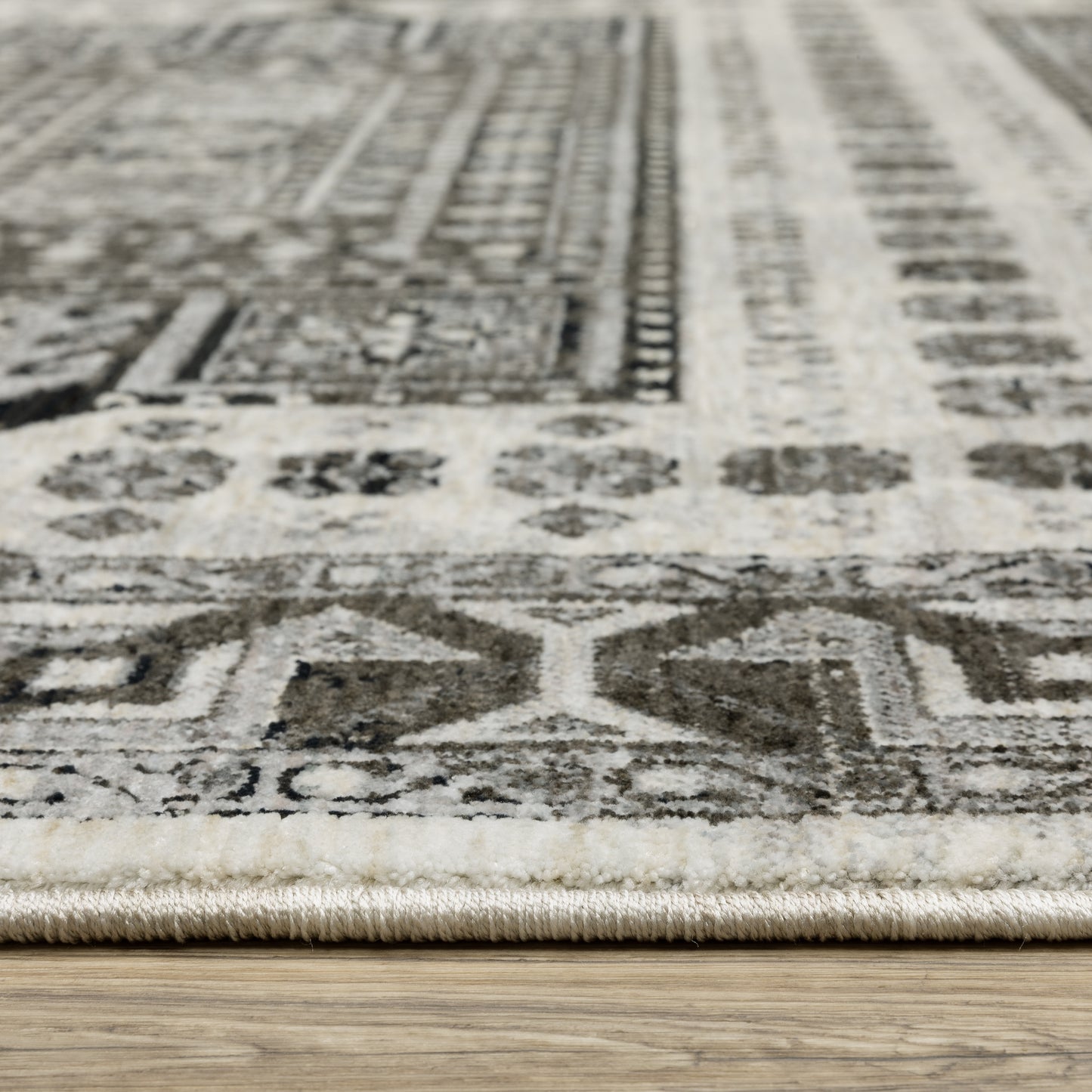 Oriental Weavers Chamberlain  Ivory Charcoal Traditional