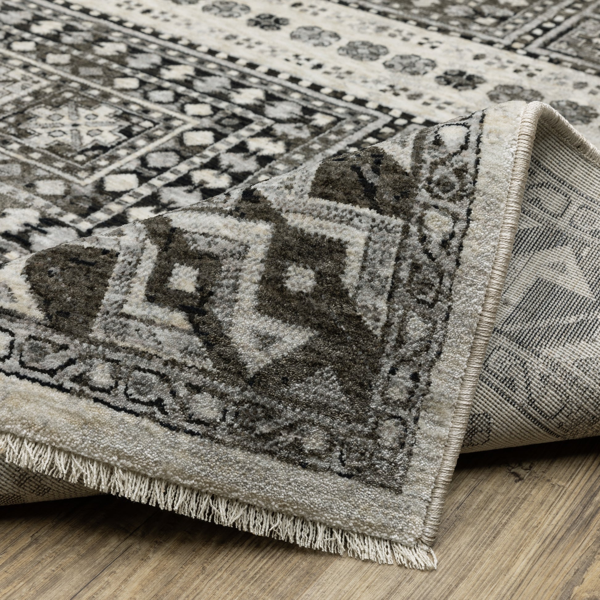 Oriental Weavers Chamberlain  Ivory Charcoal Traditional