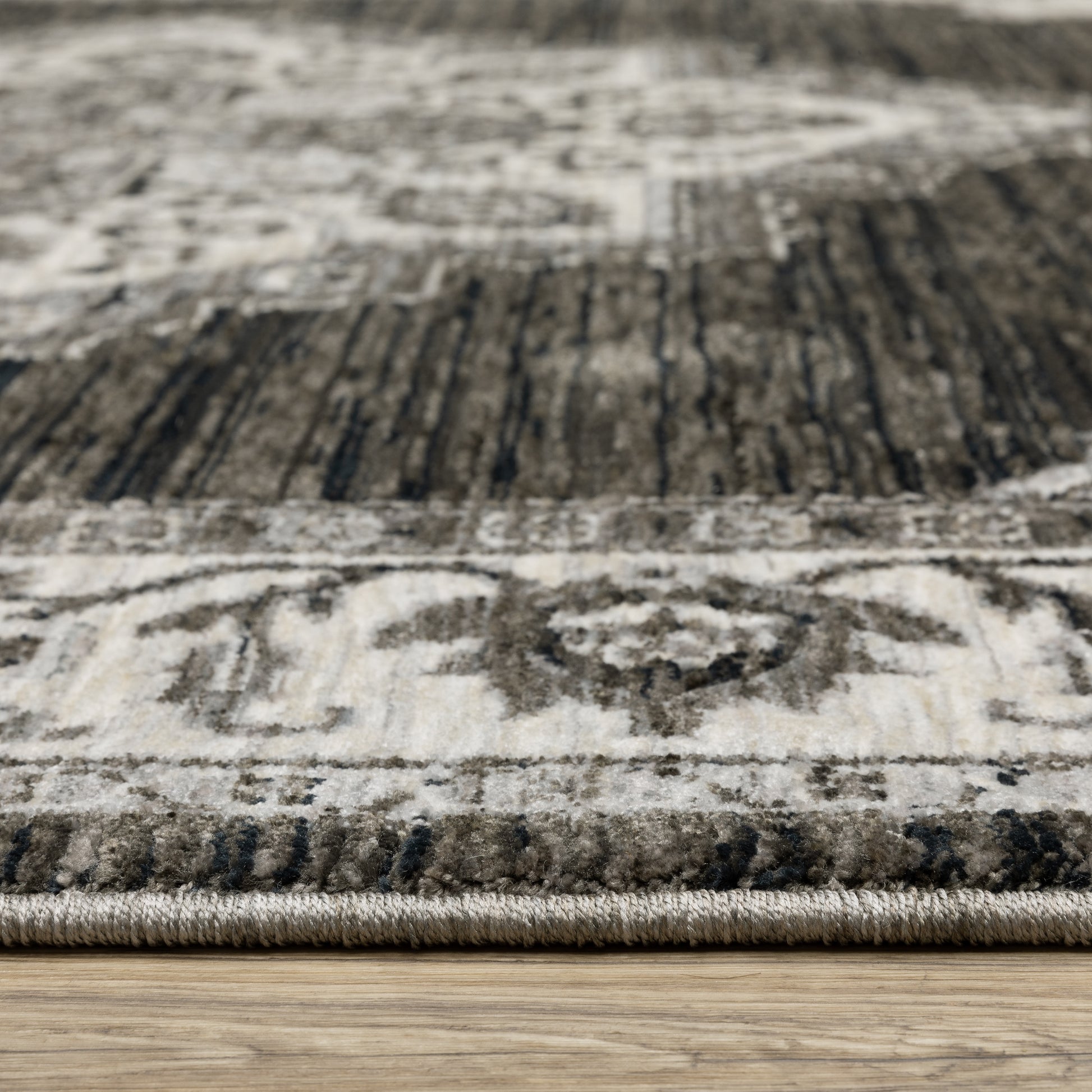 Oriental Weavers Chamberlain  Charcoal Ivory Traditional