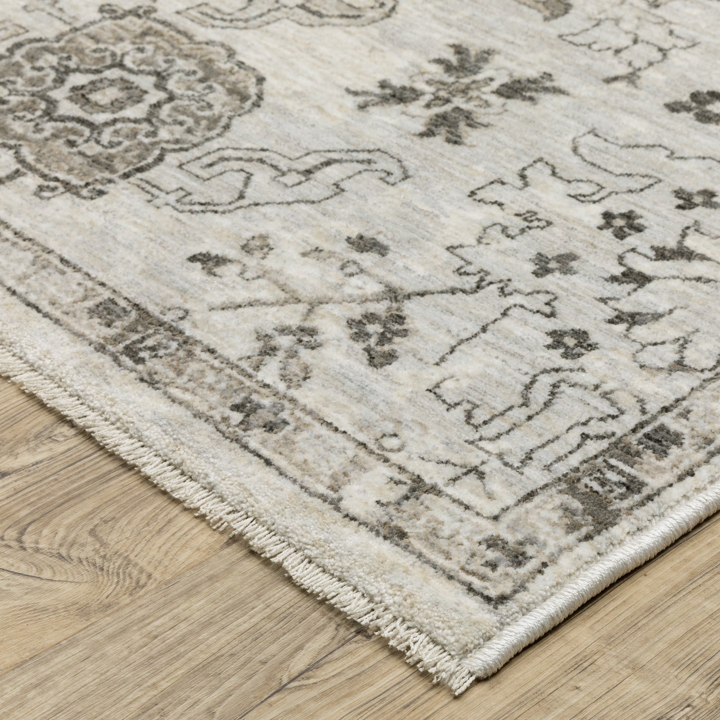 Oriental Weavers Chamberlain  Ivory Grey Traditional