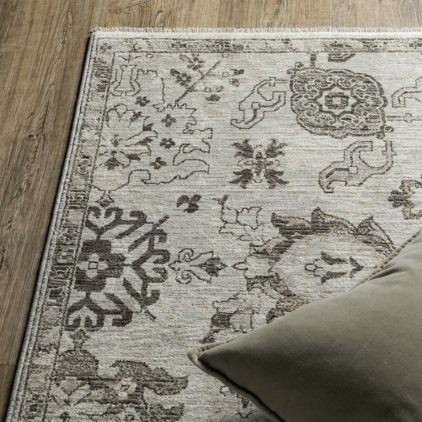 Oriental Weavers Chamberlain  Ivory Grey Traditional