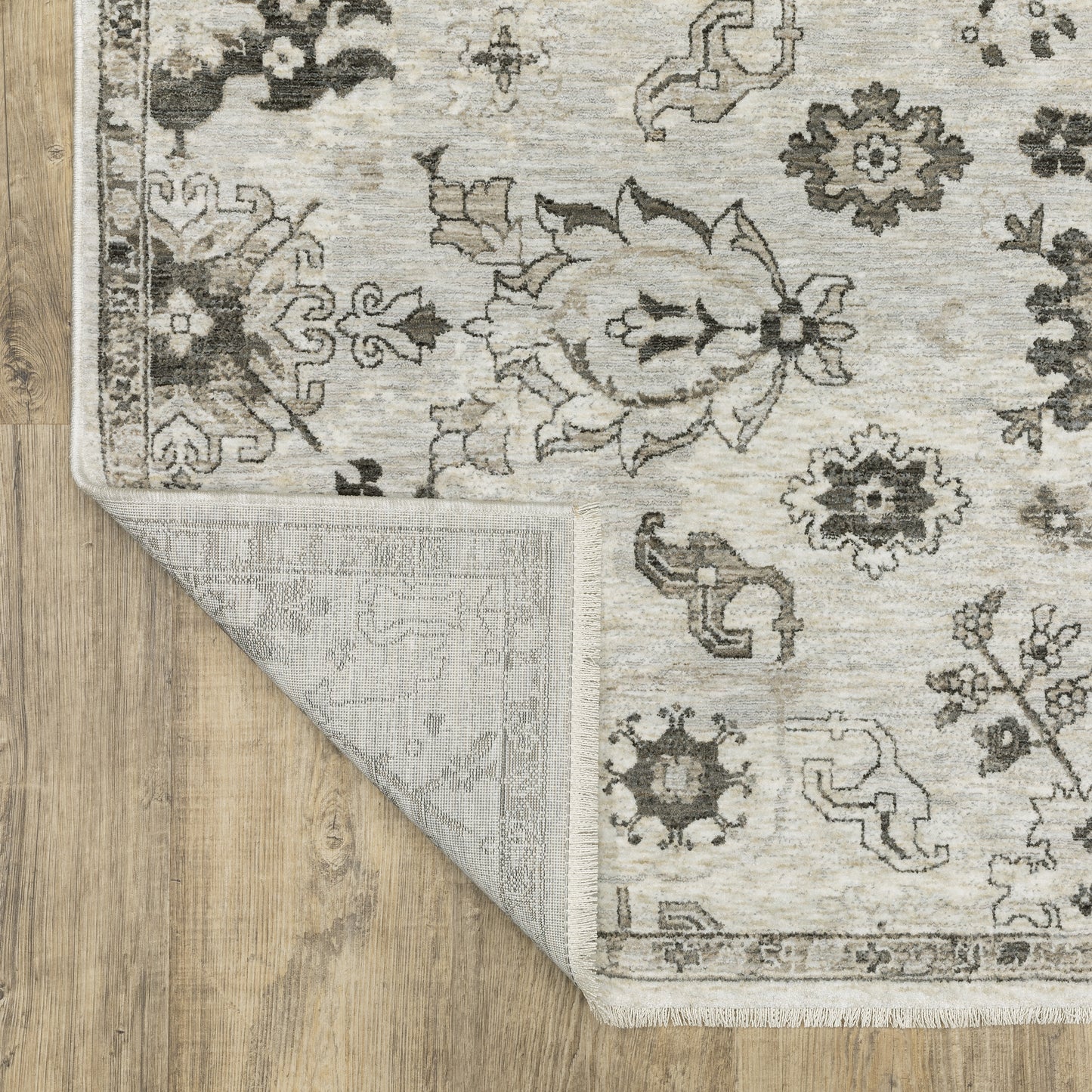 Oriental Weavers Chamberlain  Ivory Grey Traditional