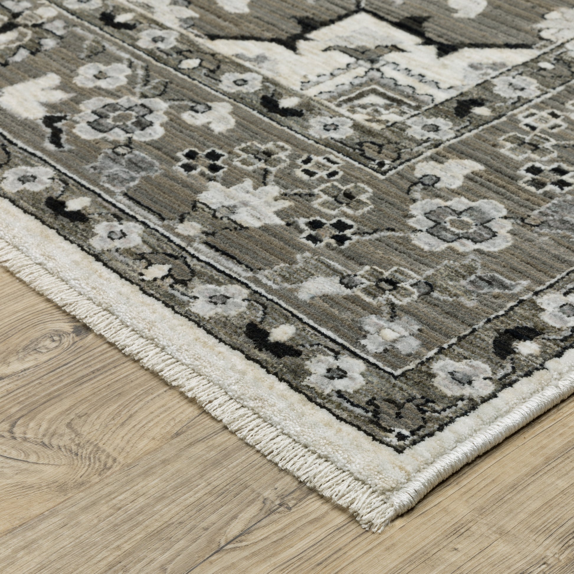 Oriental Weavers Chamberlain  Ivory Grey Traditional