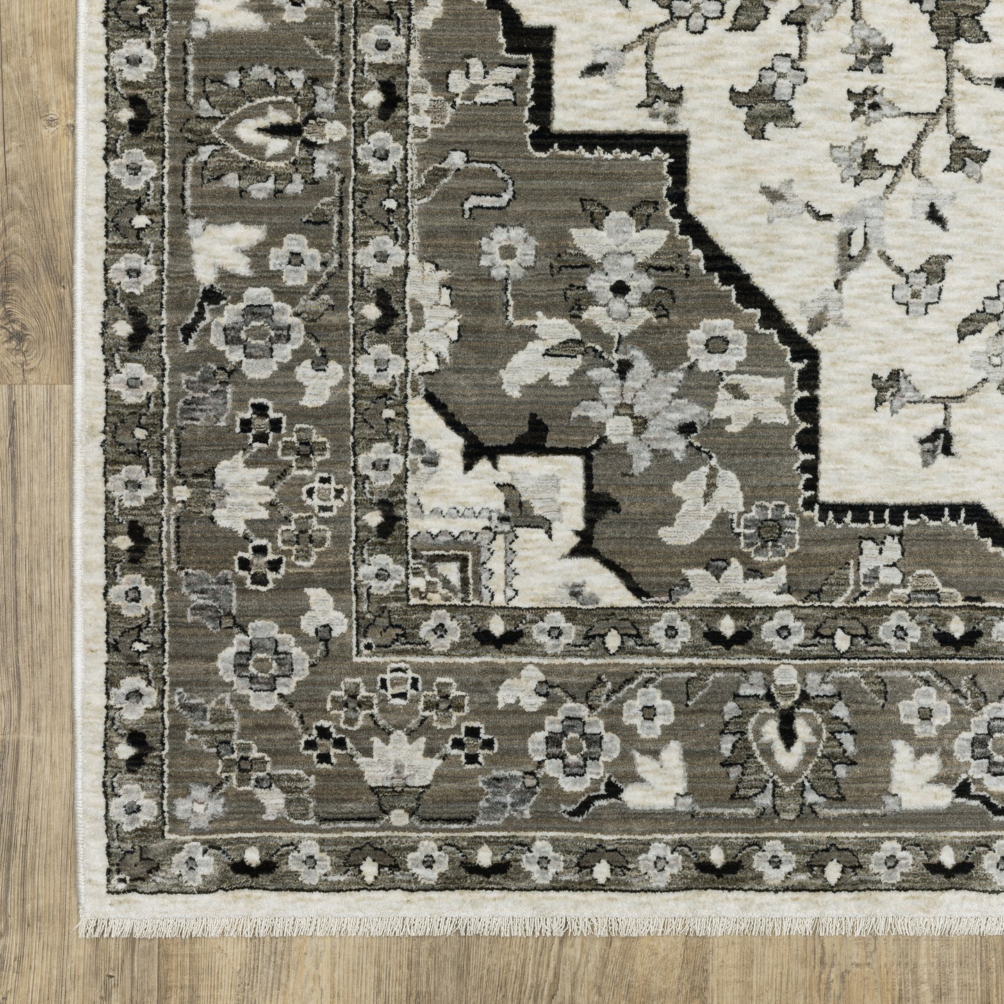 Oriental Weavers Chamberlain  Ivory Grey Traditional